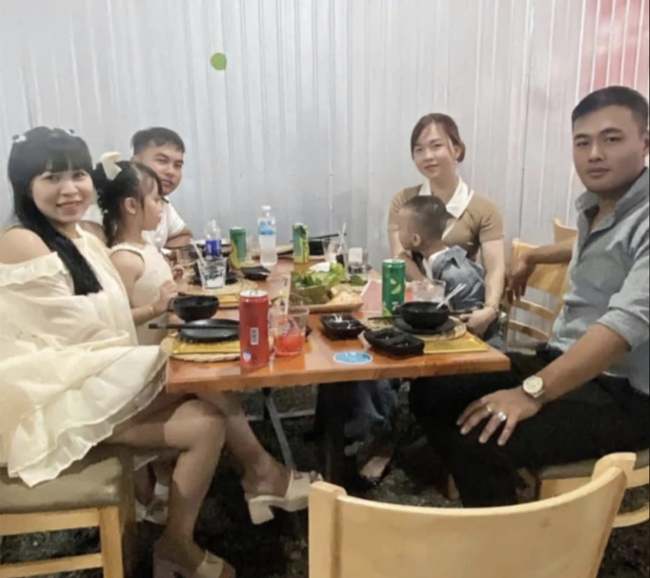 2 gia đình nhỏ chào đón những thành viên mới, giữ mối quan hệ yêu thương, gắn bó với nhau ẢNH: NVCC