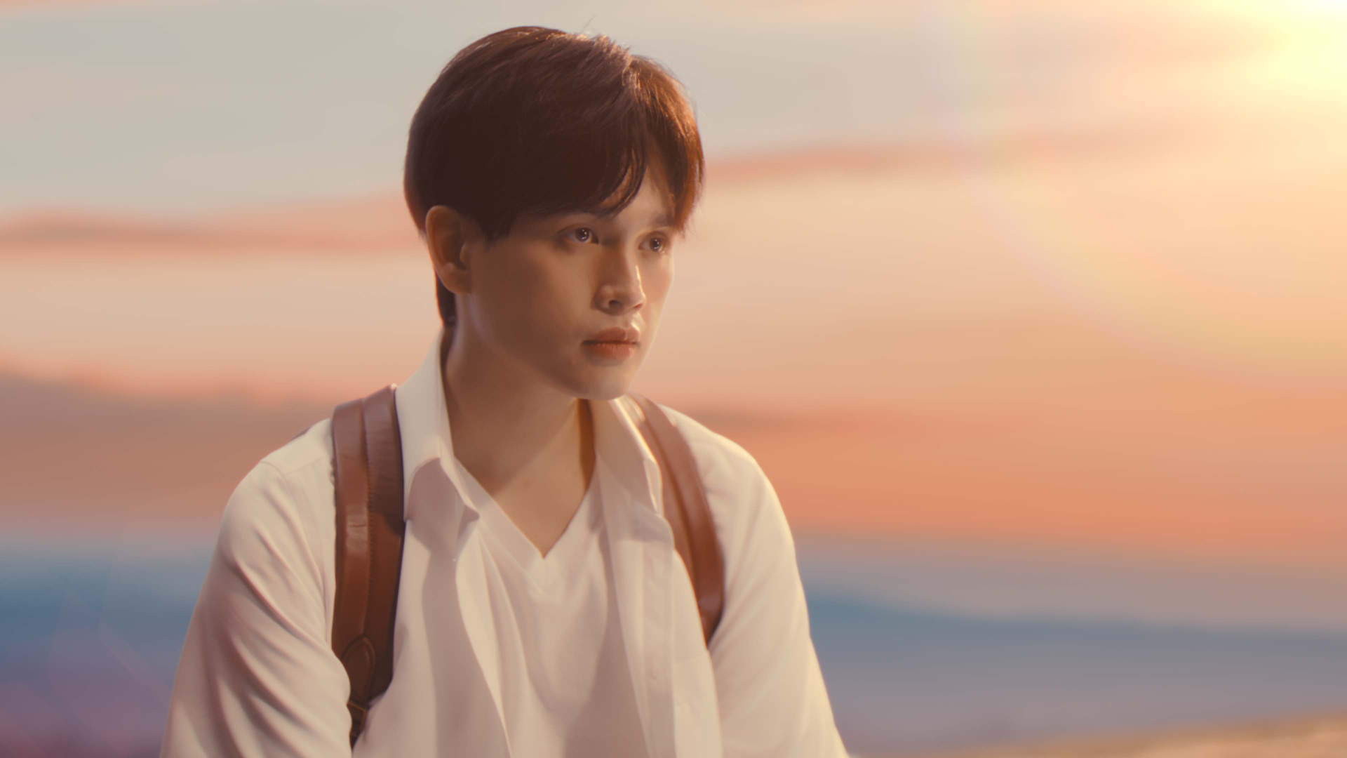 Hình ảnh trong teaser đầu tiên của MV Tự Nhiên Thất Tình