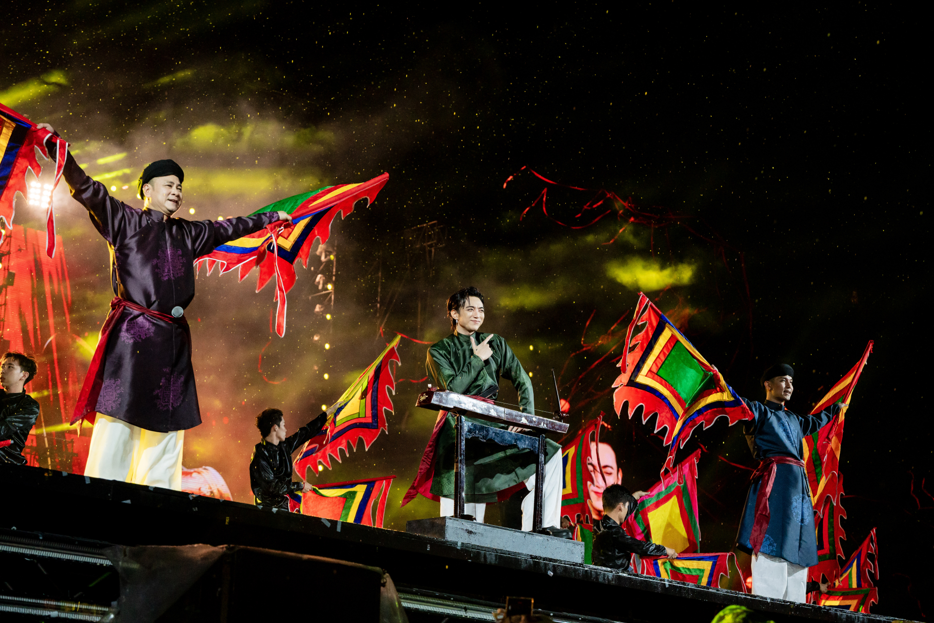Concert 'Anh trai vượt ngàn chông gai': Mưa, nước mắt và tình yêu âm nhạc - ảnh 7
