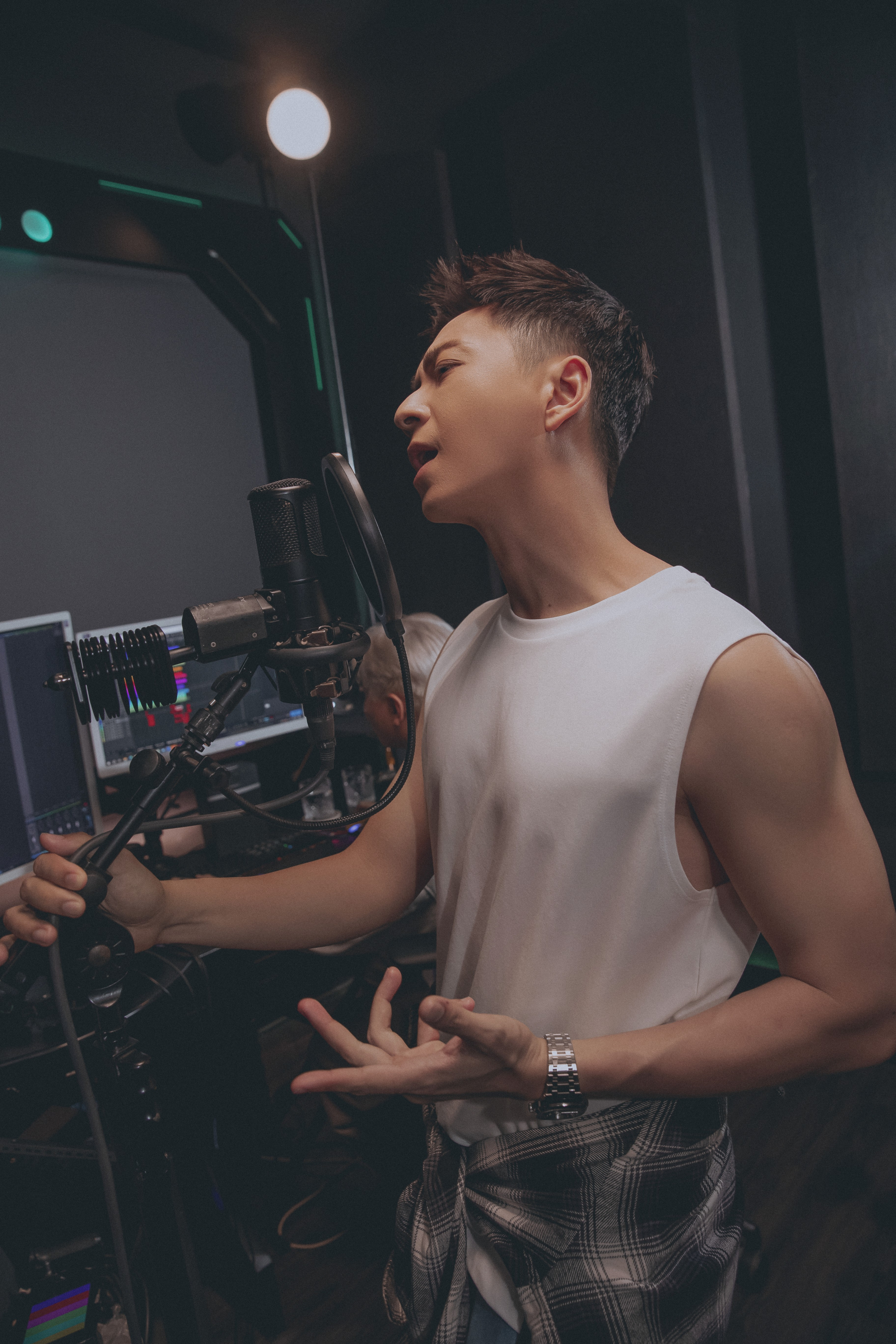Ngô Kiến Huy làm mới âm nhạc với cú bắt tay cùng nhạc sĩ gen Z - ảnh 2