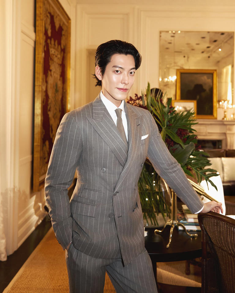 Kim Woo Bin, Jung Hae In chuẩn phong cách quý ông tại Tuần lễ thời trang nam Milan Xuân-Hè 2026 - ảnh 3