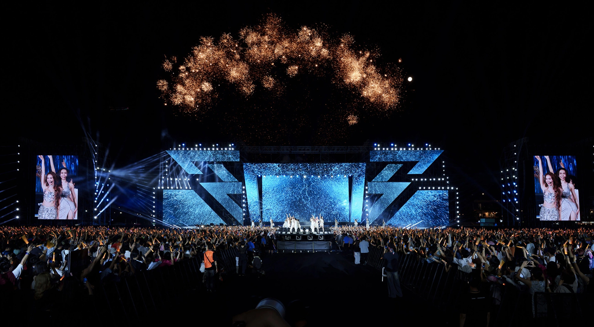 'Chị Đẹp Đạp Gió Rẽ Sóng” khép lại hành trình sau đêm diễn Concert Chị Đẹp Day 1- Cái kết đong đầy cảm xúc - ảnh 2