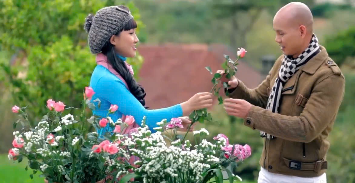 Phan Đinh Tùng kể về bức ảnh “định mệnh” với bà xã Thái Ngọc Bích trong MV lyrics Ngồi Bên Em - ảnh 1