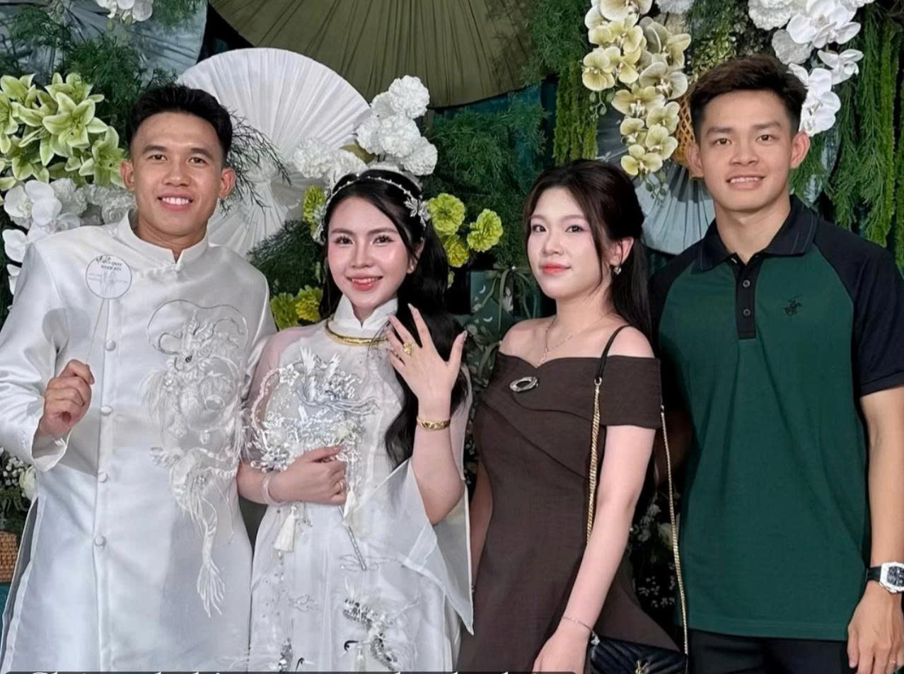 Cầu thủ U23 Việt Nam bí mật cưới cô chủ tiệm vàng: Tình yêu từ năm 17 tuổi cùng cái kết viên mãn - ảnh 1