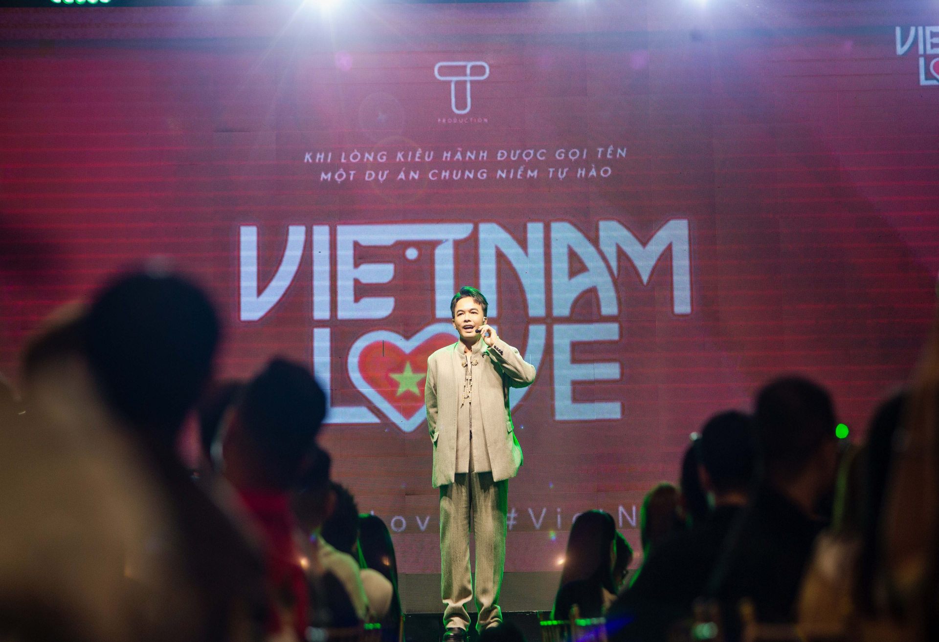 Dàn cast "Gia đình Haha" kết hợp cùng dự án Viet Nam Love trồng cây xanh tại tp.HCM