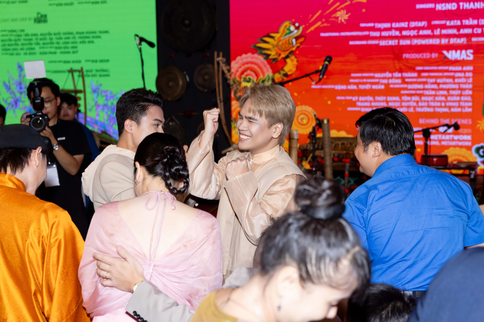 Nổi da gà với NSND Thanh Hoa, Trúc Nhân, Phương Mỹ Chi khi hát nhạc DTAP - ảnh 1
