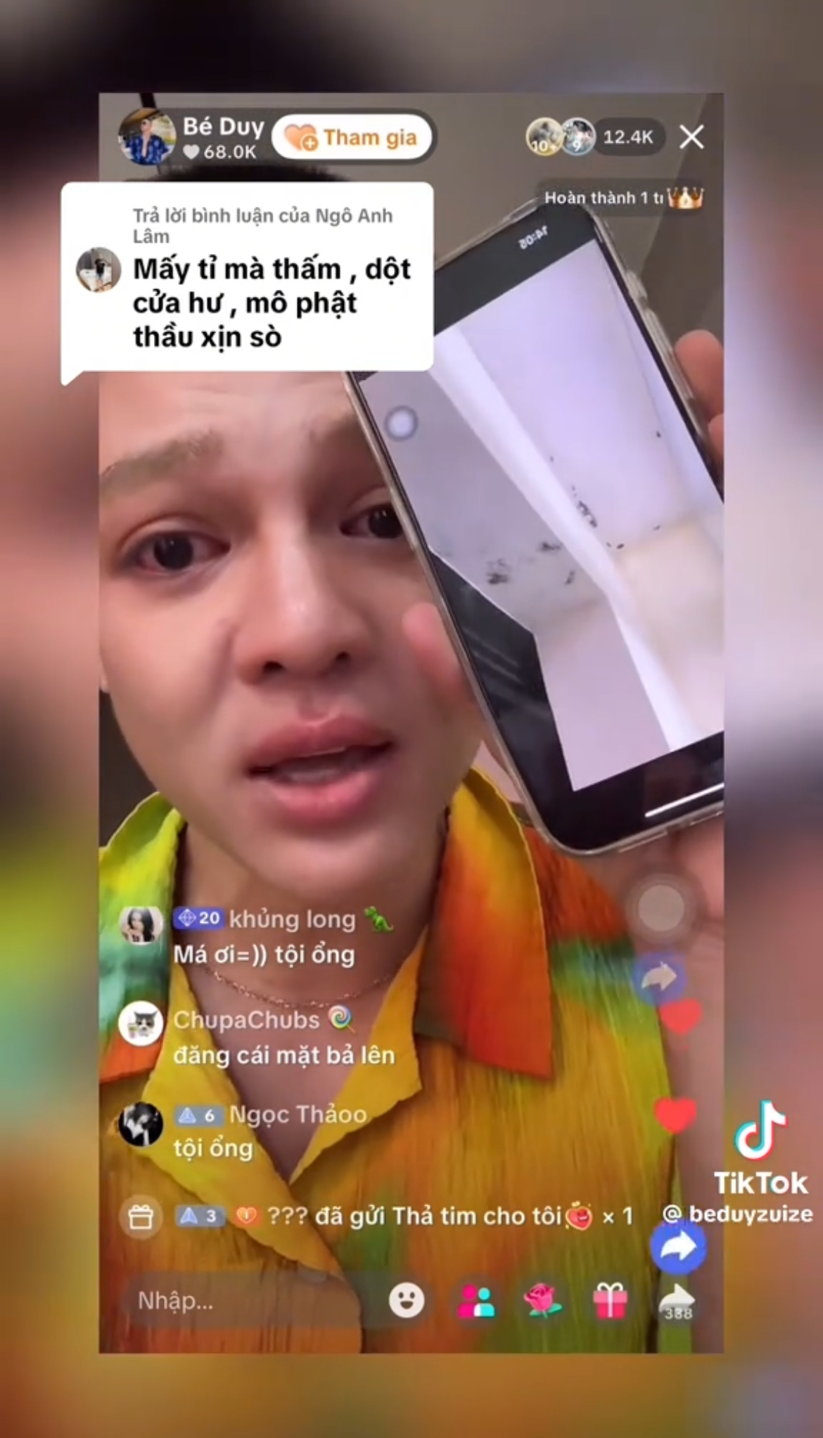 Bé Duy bật khóc nức nở bất lực