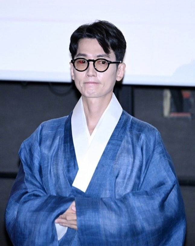 Nam diễn viên Jung Kyung-ho với đôi mắt đỏ ngầu