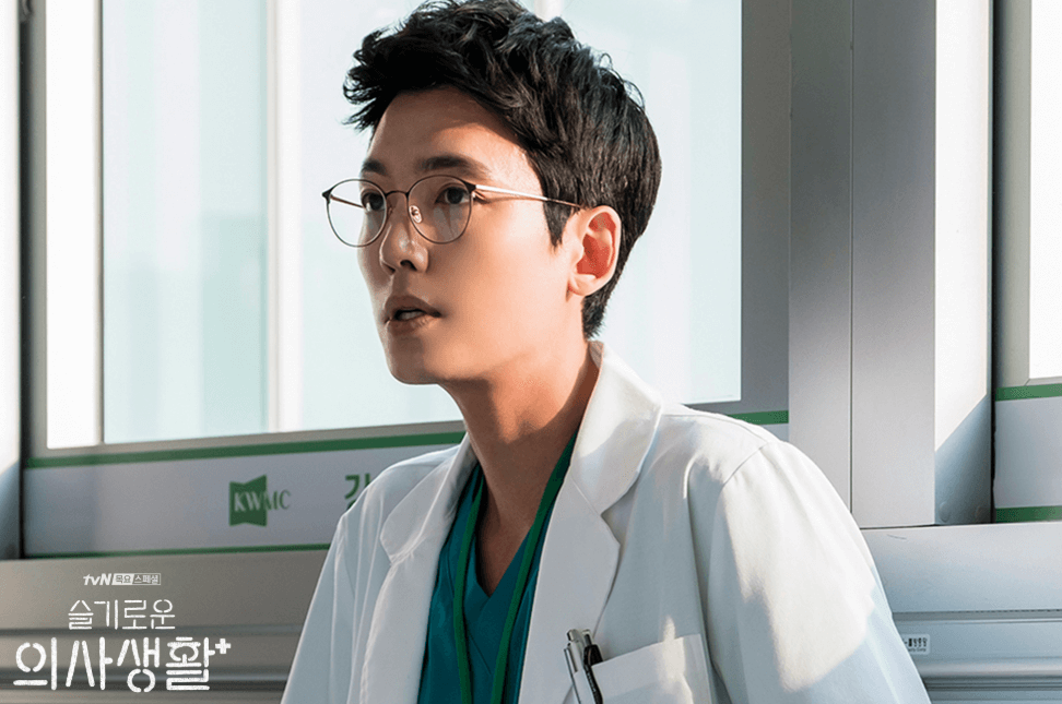 Nam diễn viên Jung Kyung-ho trong vai Kim Jun-wan trong “Hospital Playlist”