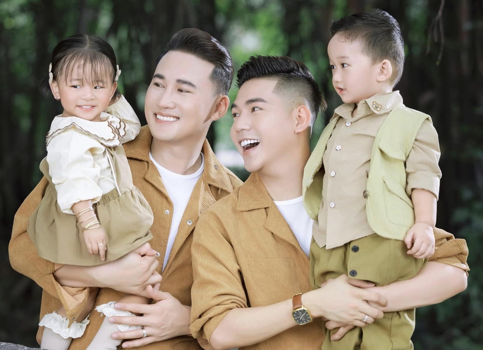 Hà Trí Quang và Thanh Đoàn hạnh phúc bên gia đình nhỏ