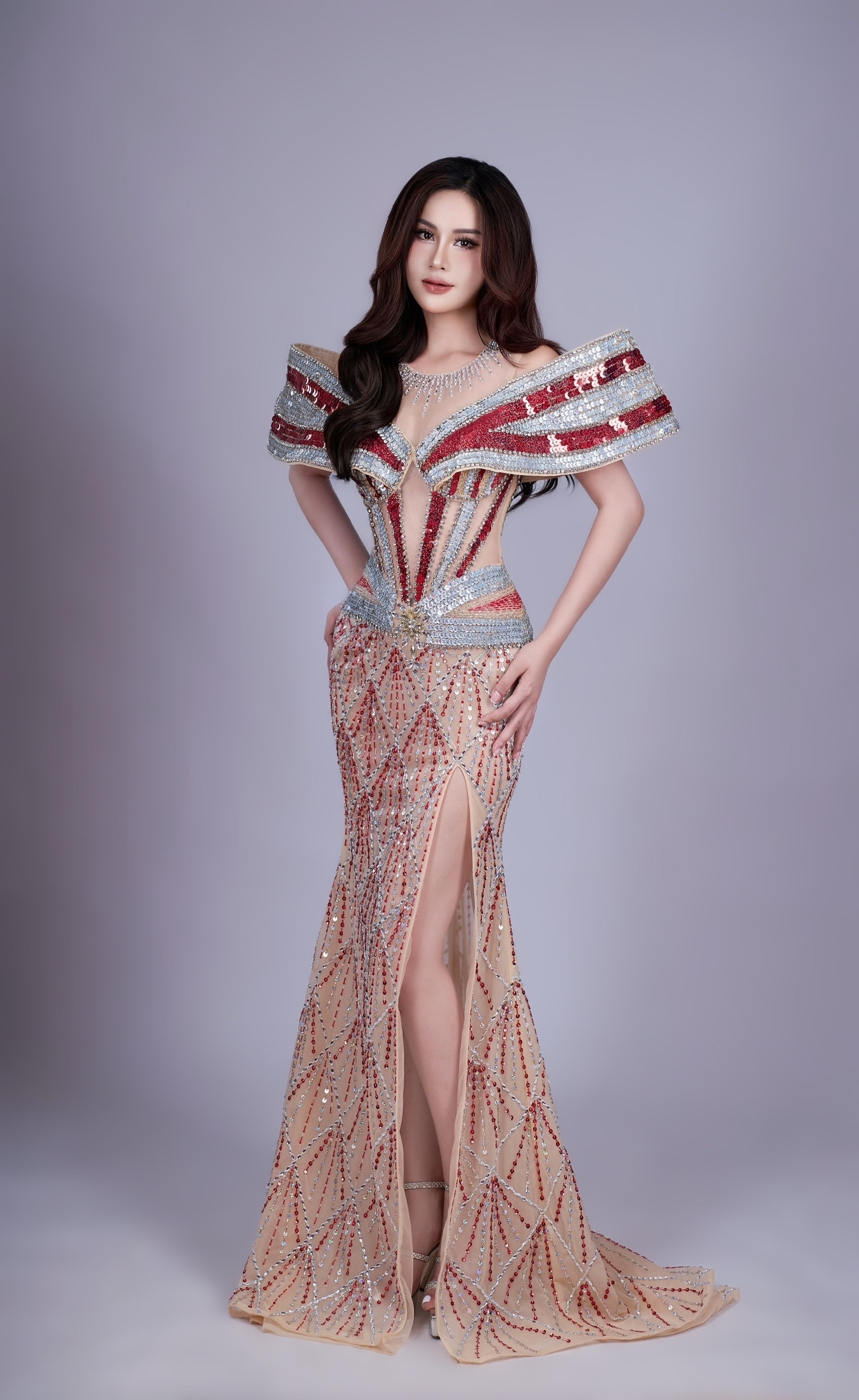 Người đẹp hình thể Lê Tuyền làm nàng thơ trong BST dạ hội của NTK Tommy Nguyễn - ảnh 5