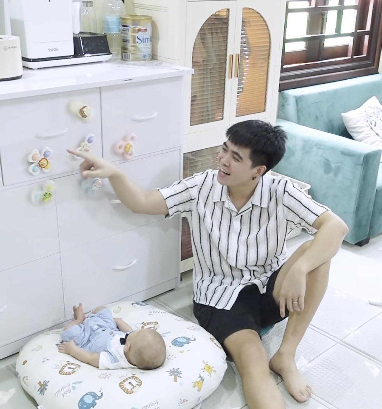 Nguyễn Văn Sơn hiện đang là ông bố ba con.