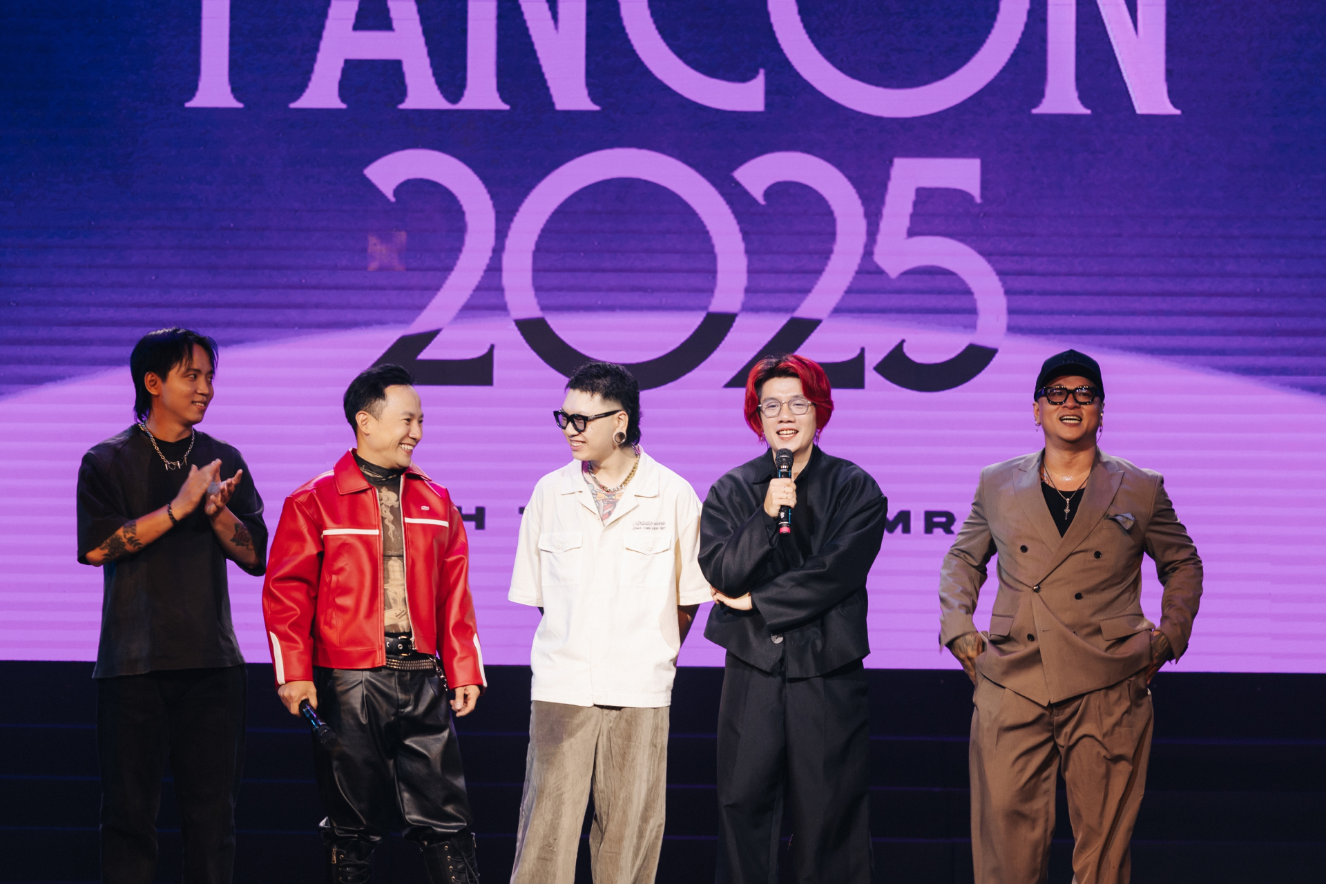 Tiến Đạt cùng ban nhạc Monocycle