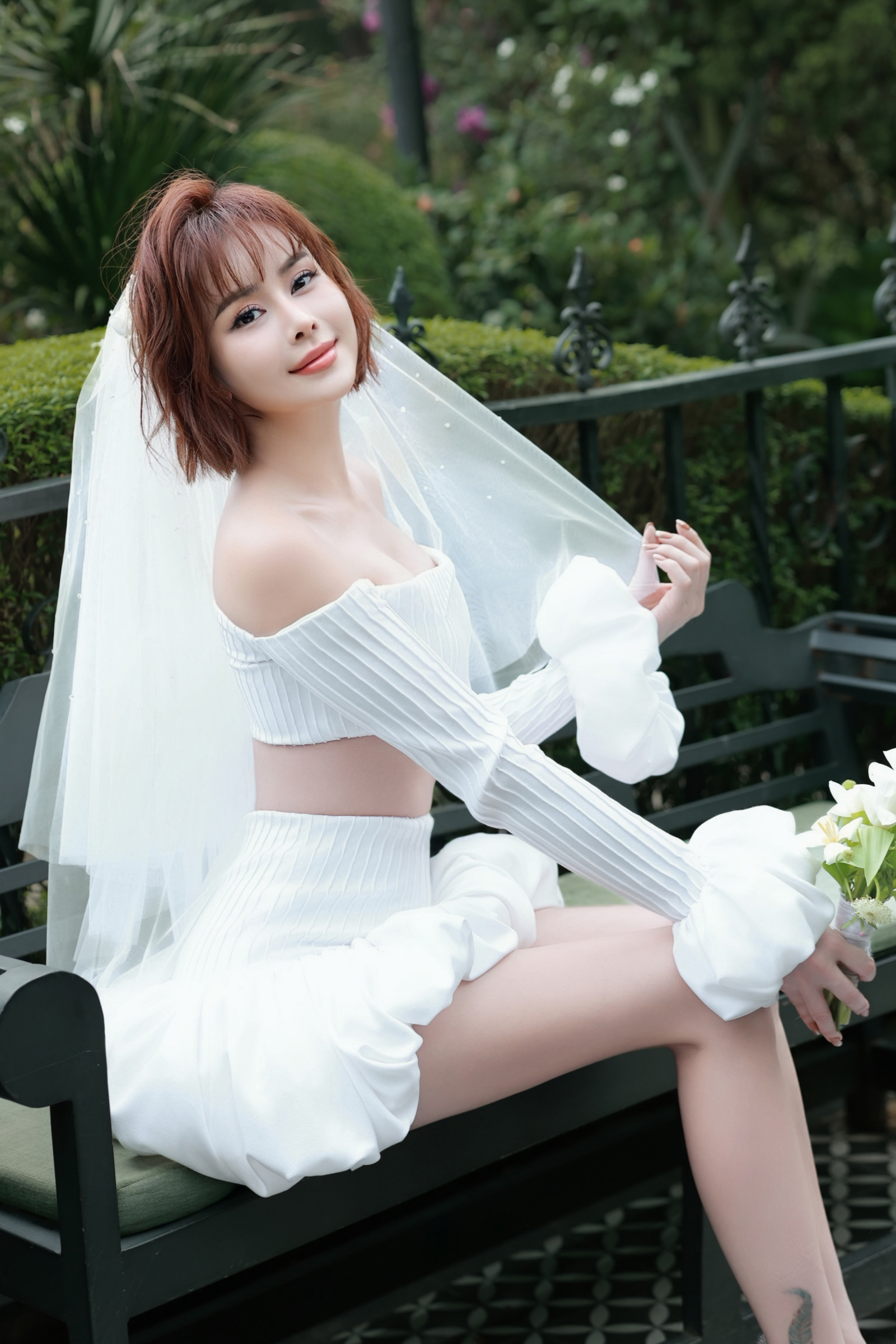 Hoa hậu Sella Trương làm nàng thơ trong loạt váy cưới của NTK Lê Thanh Hòa - ảnh 3
