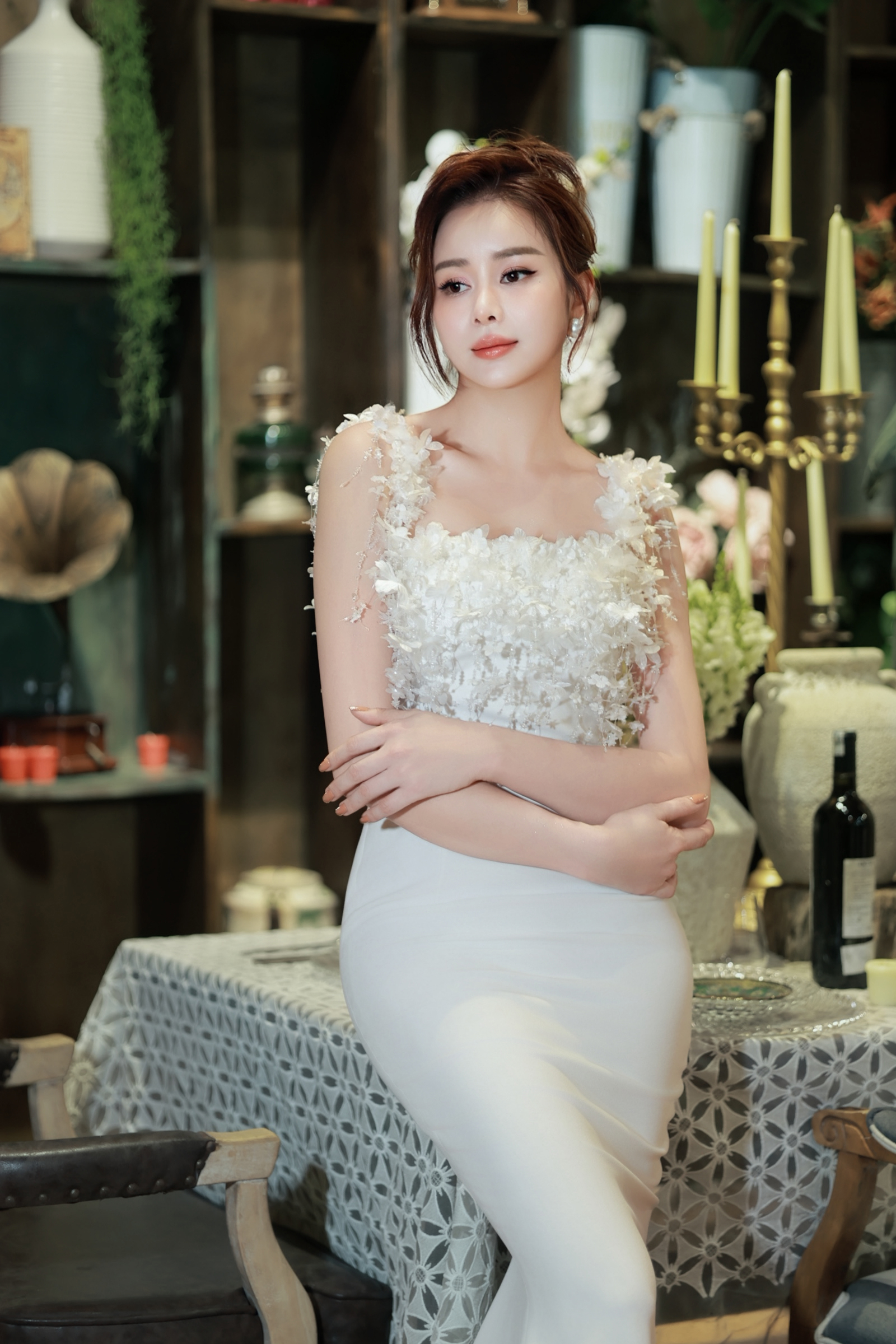 Hoa hậu Sella Trương làm nàng thơ trong loạt váy cưới của NTK Lê Thanh Hòa - ảnh 6