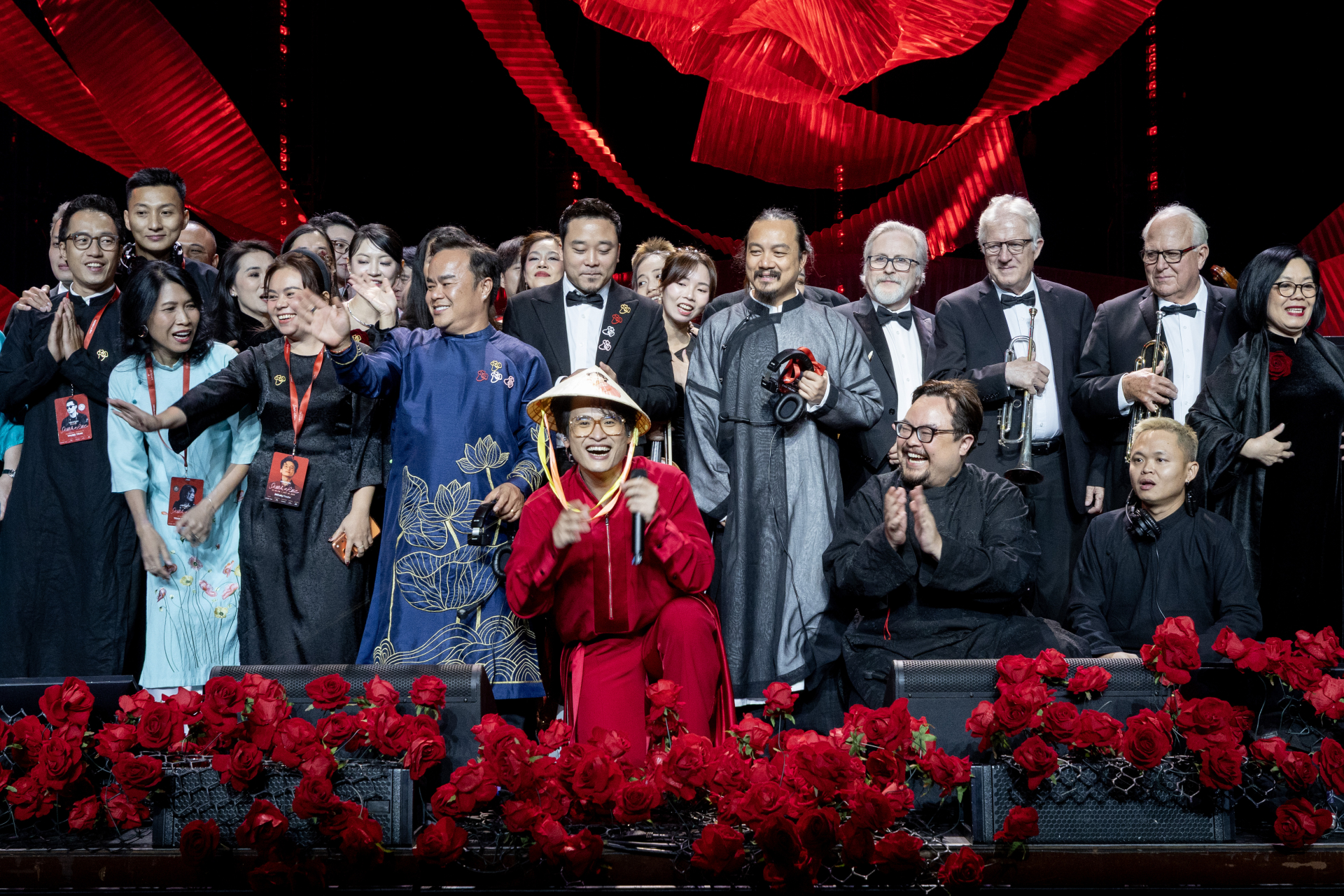 Hà Anh Tuấn chinh phục Dolby Theatre cùng 3.400 khán giả - ảnh 4