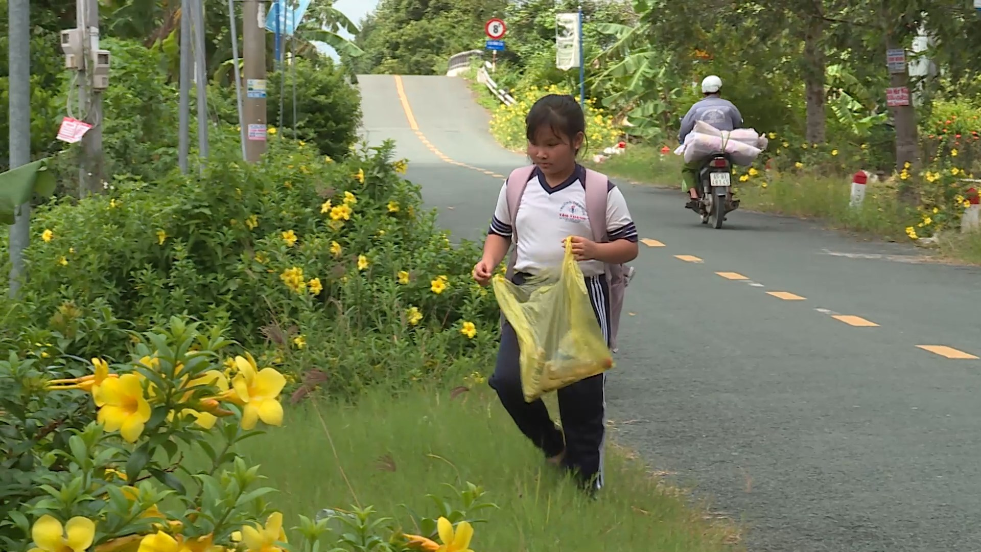 MisThy rơi nước mắt khi cô bé 10 tuổi hỏi: “Không biết mẹ có thương con không?” - ảnh 5