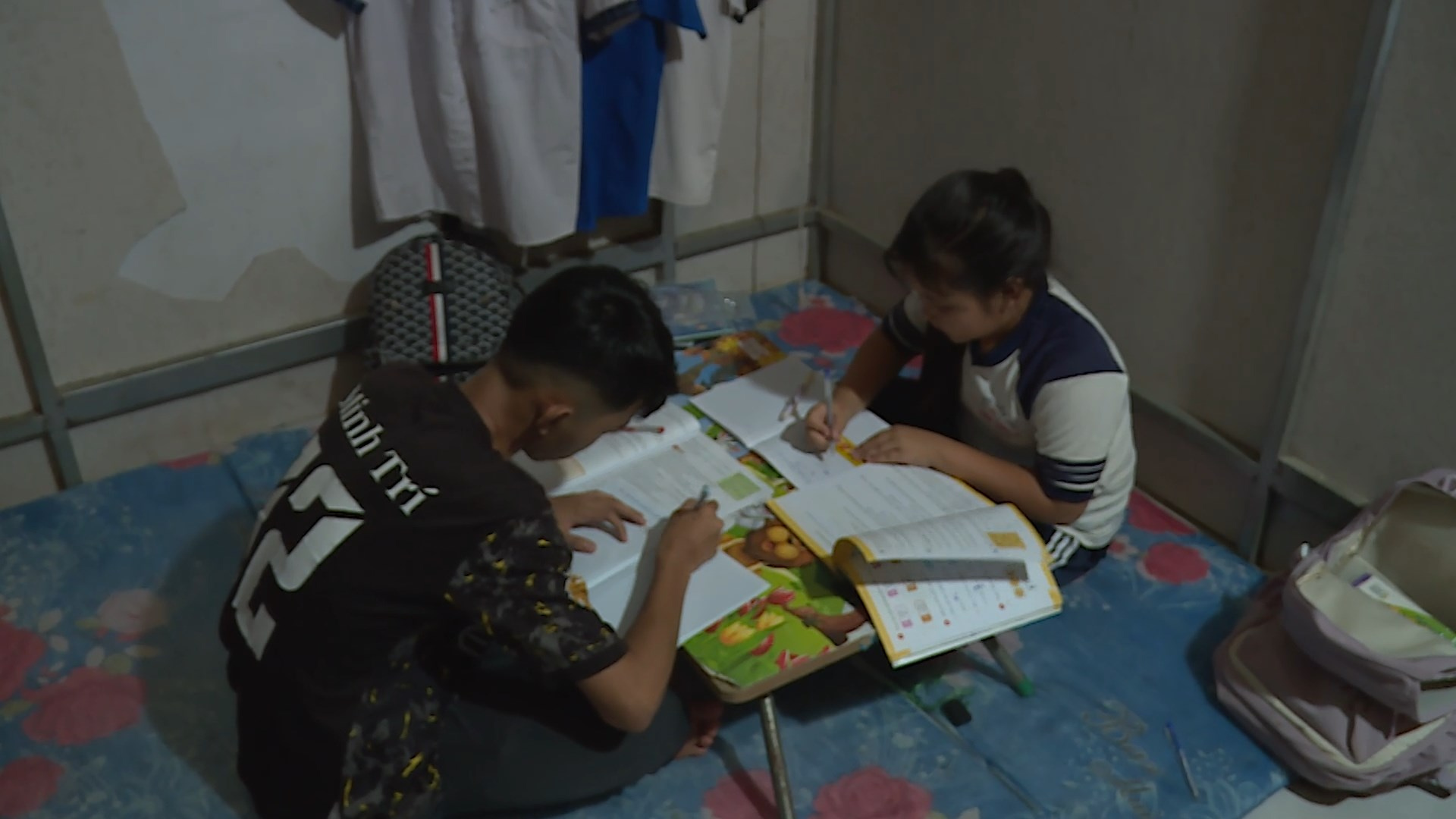 MisThy rơi nước mắt khi cô bé 10 tuổi hỏi: “Không biết mẹ có thương con không?” - ảnh 6