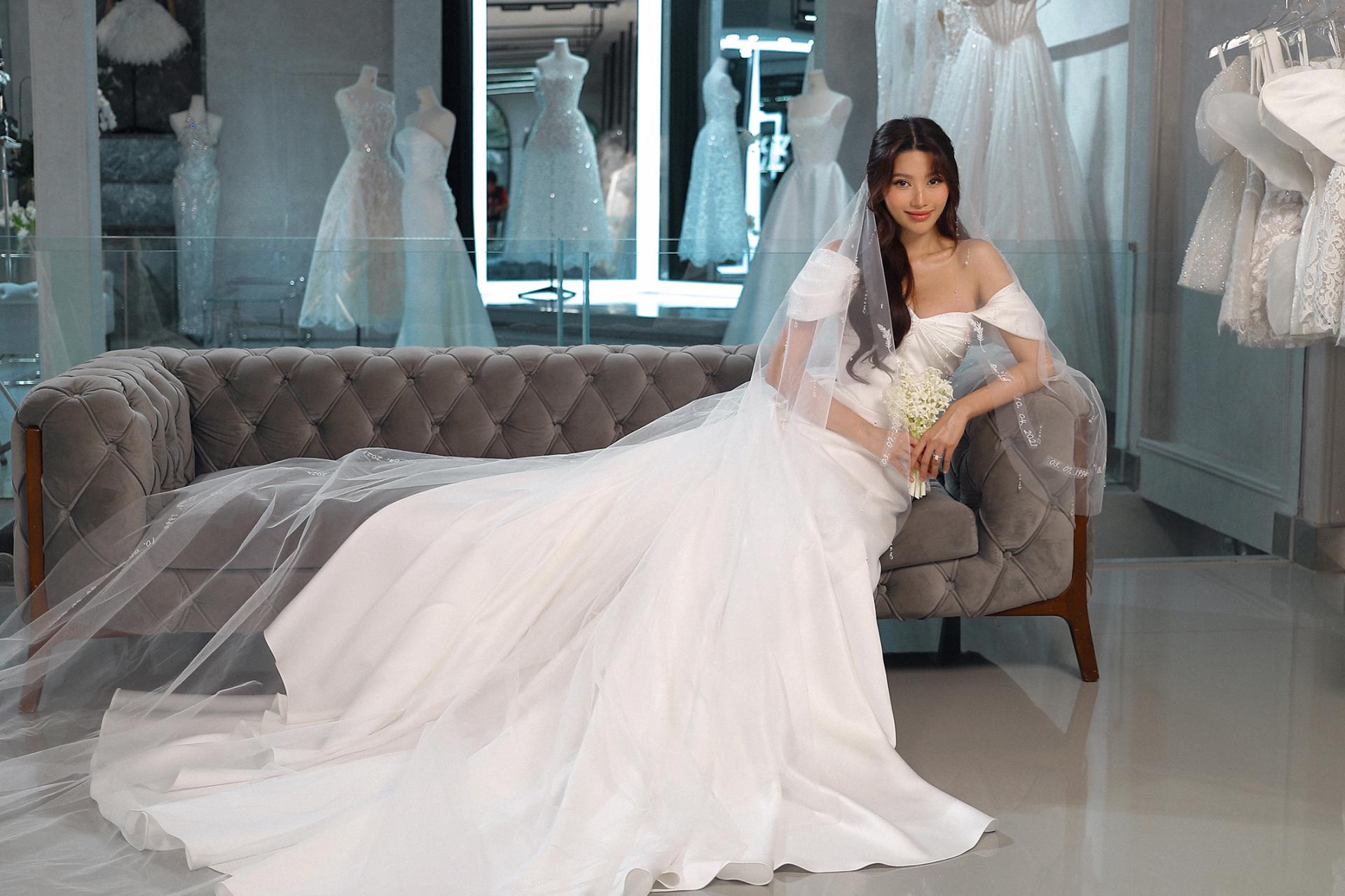 Chiếc váy “2 trong 1” được Chế Nguyễn Quỳnh Châu chọn cho đêm tiệc cưới có gì đặc biệt? - ảnh 4