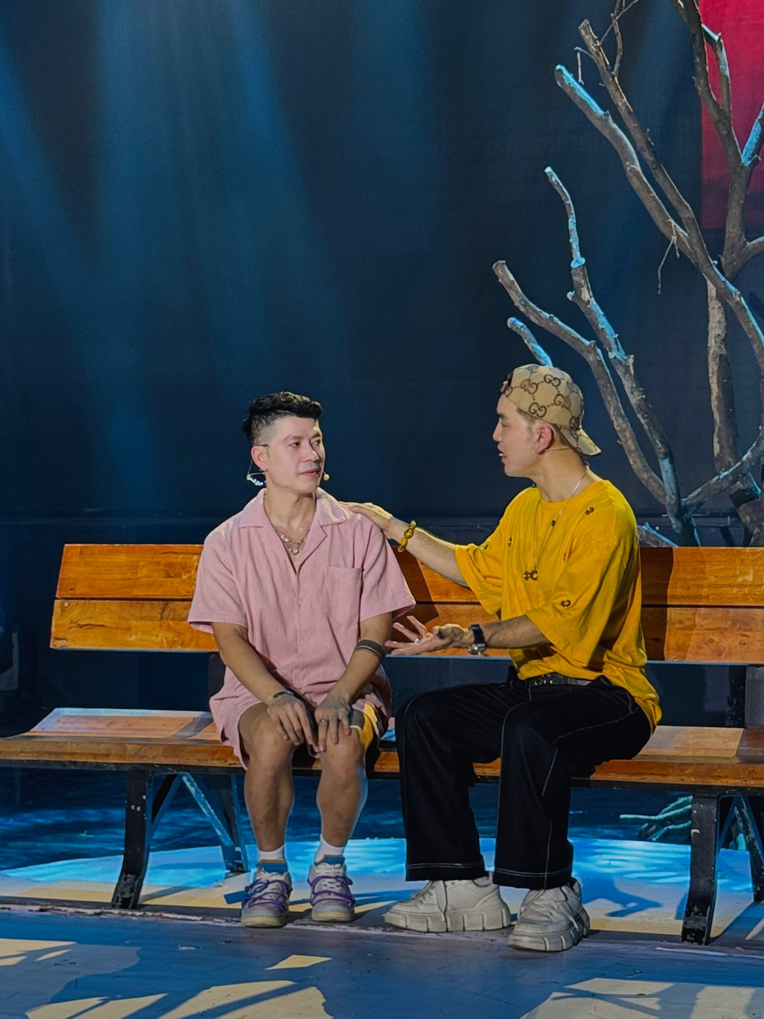 Ưng Hoàng Phúc hát bolero và trợ diễn cho Hái Gia Liu vì 1 lời hứa - ảnh 4