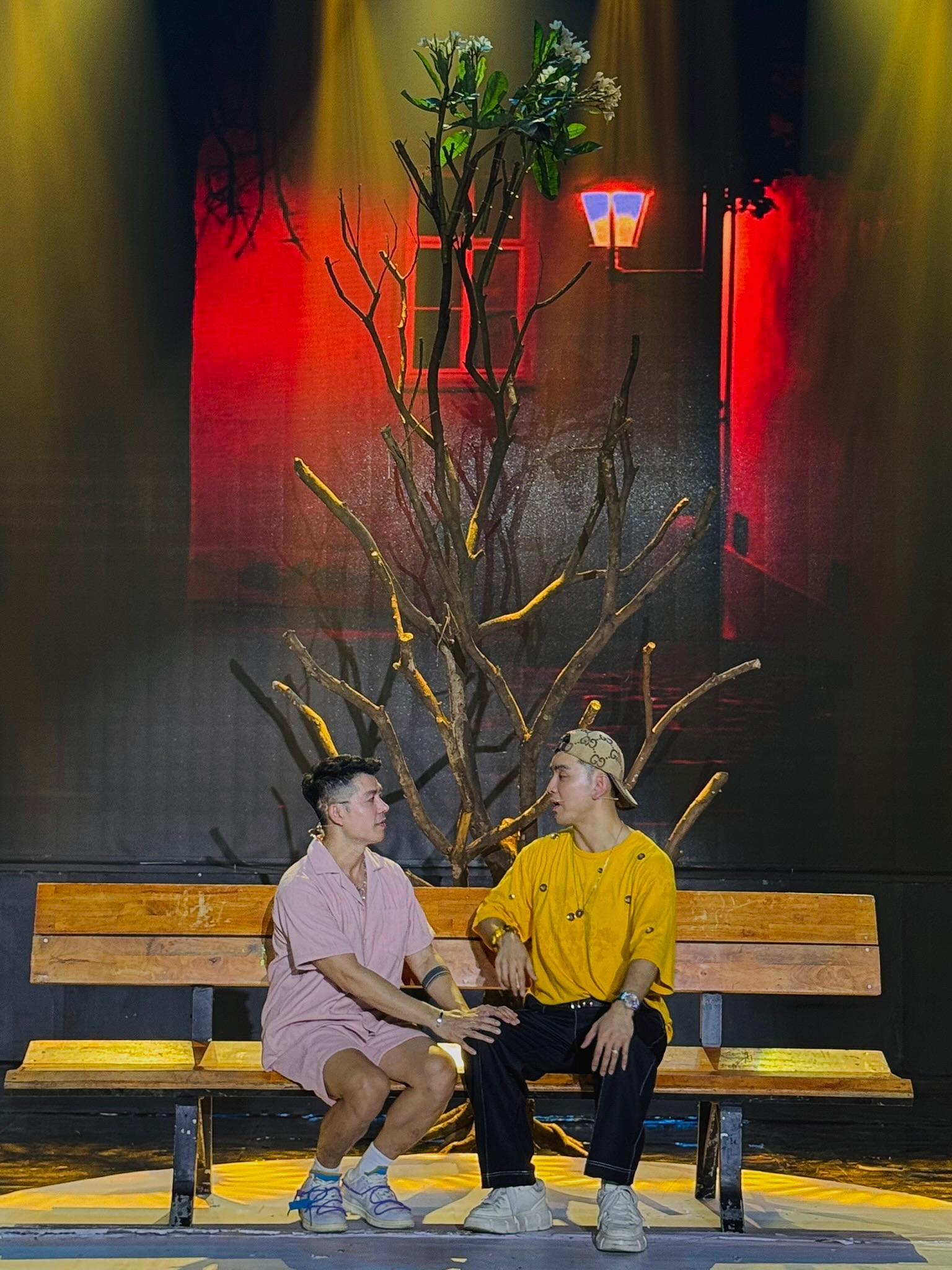 Ưng Hoàng Phúc hát bolero và trợ diễn cho Hái Gia Liu vì 1 lời hứa - ảnh 2