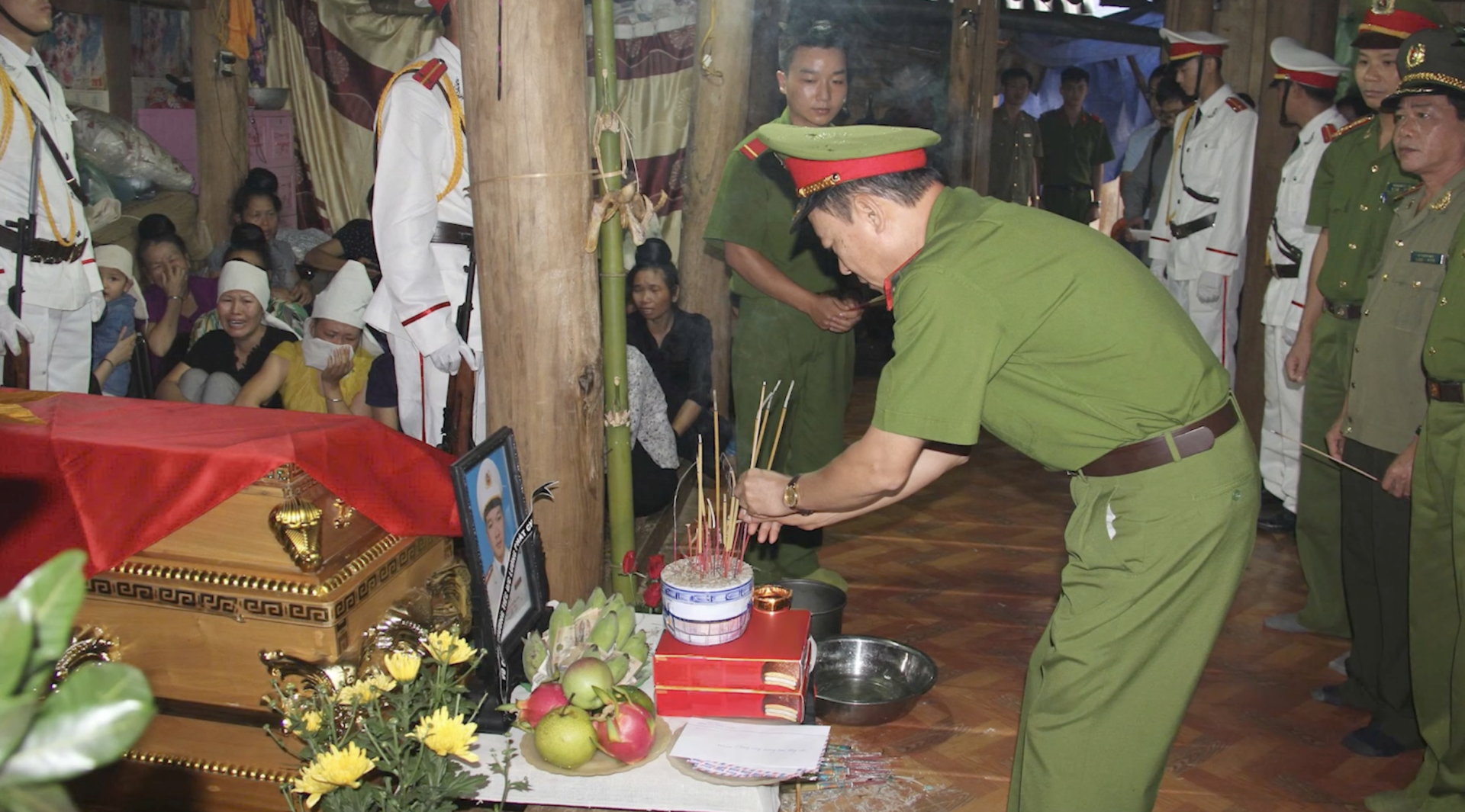 Câu chuyện của Trung tướng Mai Hoàng và mẹ được kể lại trong Chiến Sĩ Quả Cảm đã truyền cảm hứng cho giới trẻ - ảnh 3