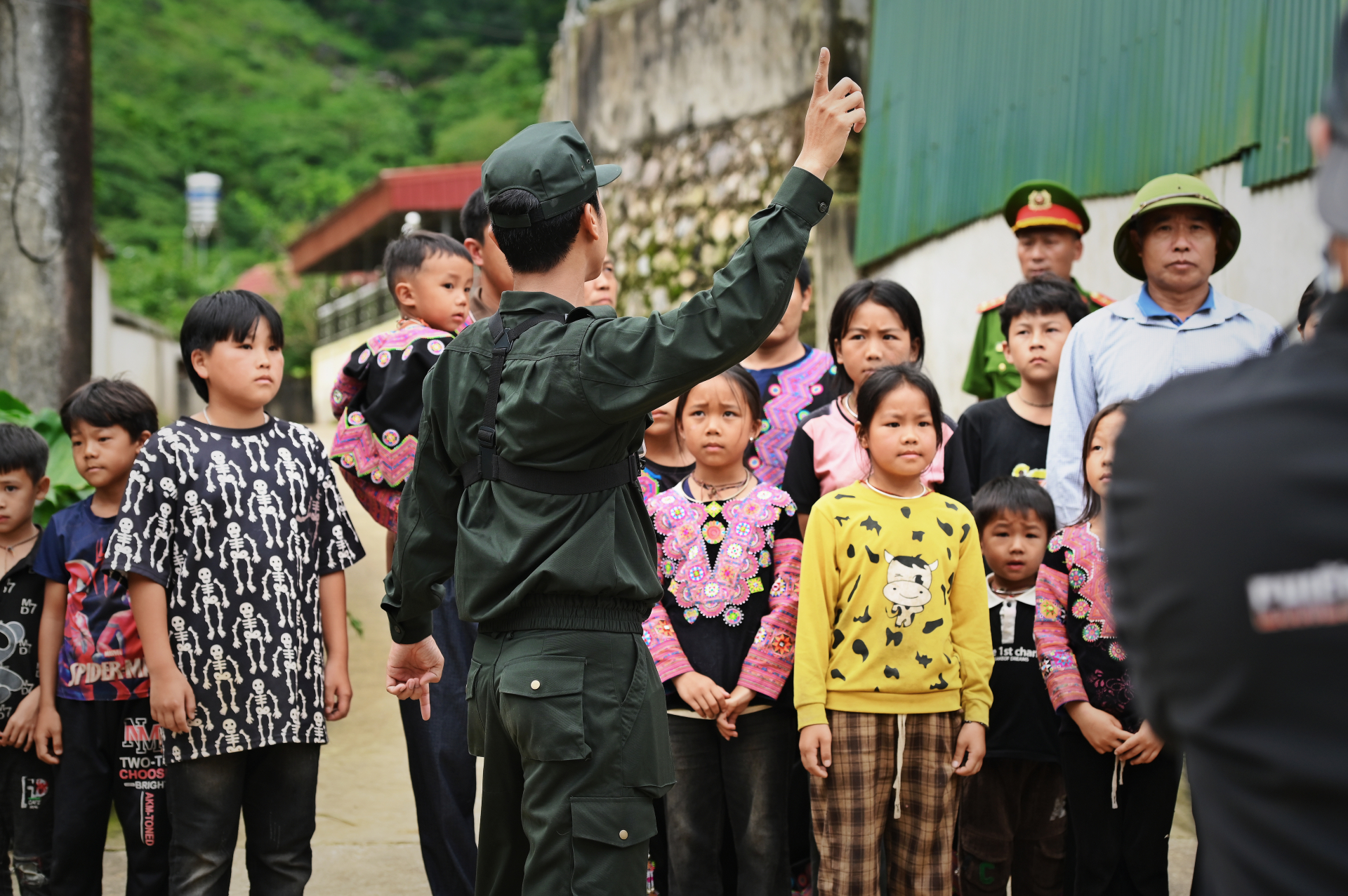 Tiến Luật, Neko Lê ngưỡng mộ trí tuệ và nghiệp vụ đỉnh cao của lực lượng CAND Việt Nam - ảnh 2