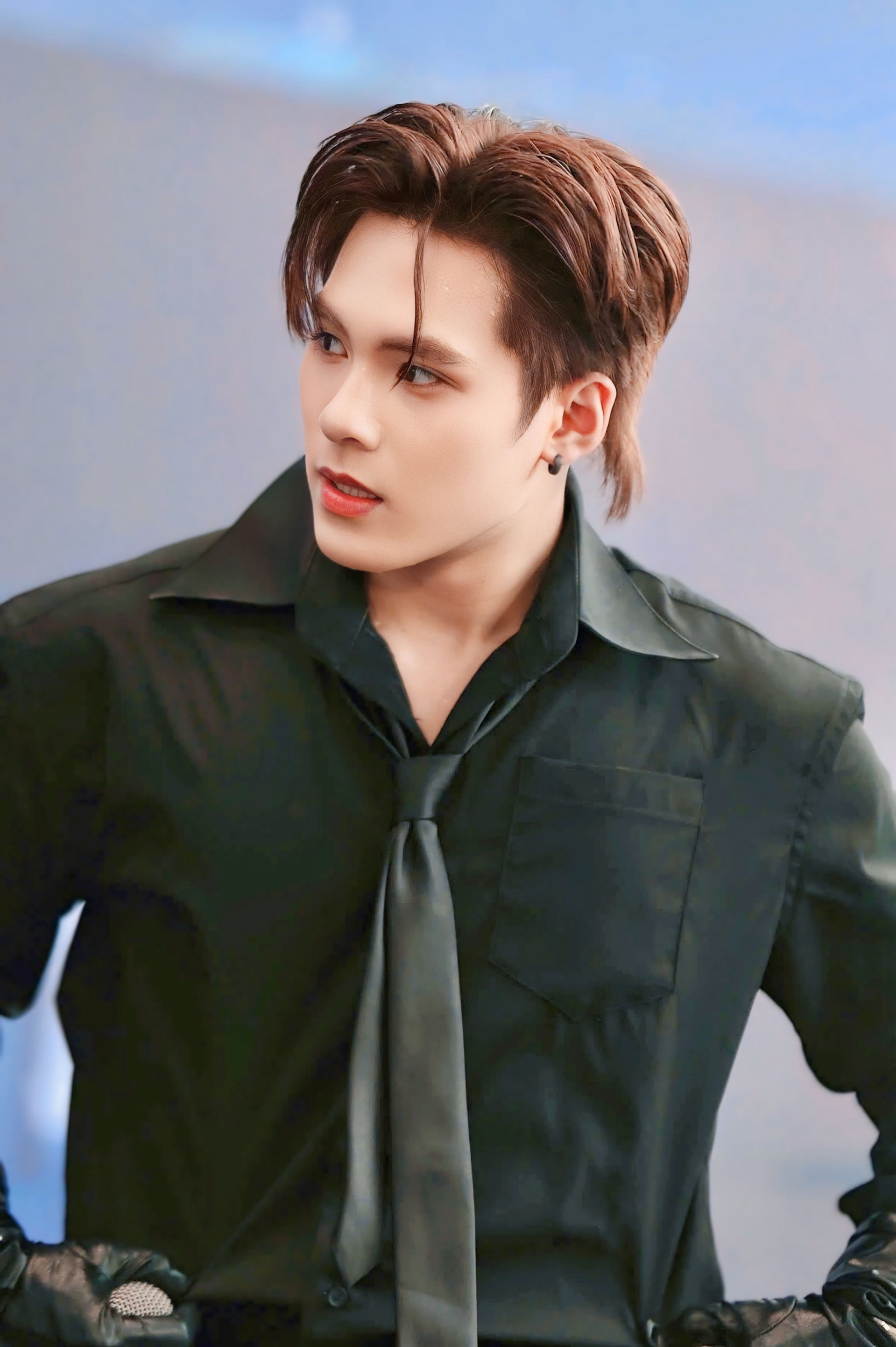 Top 11 'Tân binh toàn năng' khoe giọng hát live nội lực tại fanmeeting, hàng trăm khán giả hú hét - ảnh 10