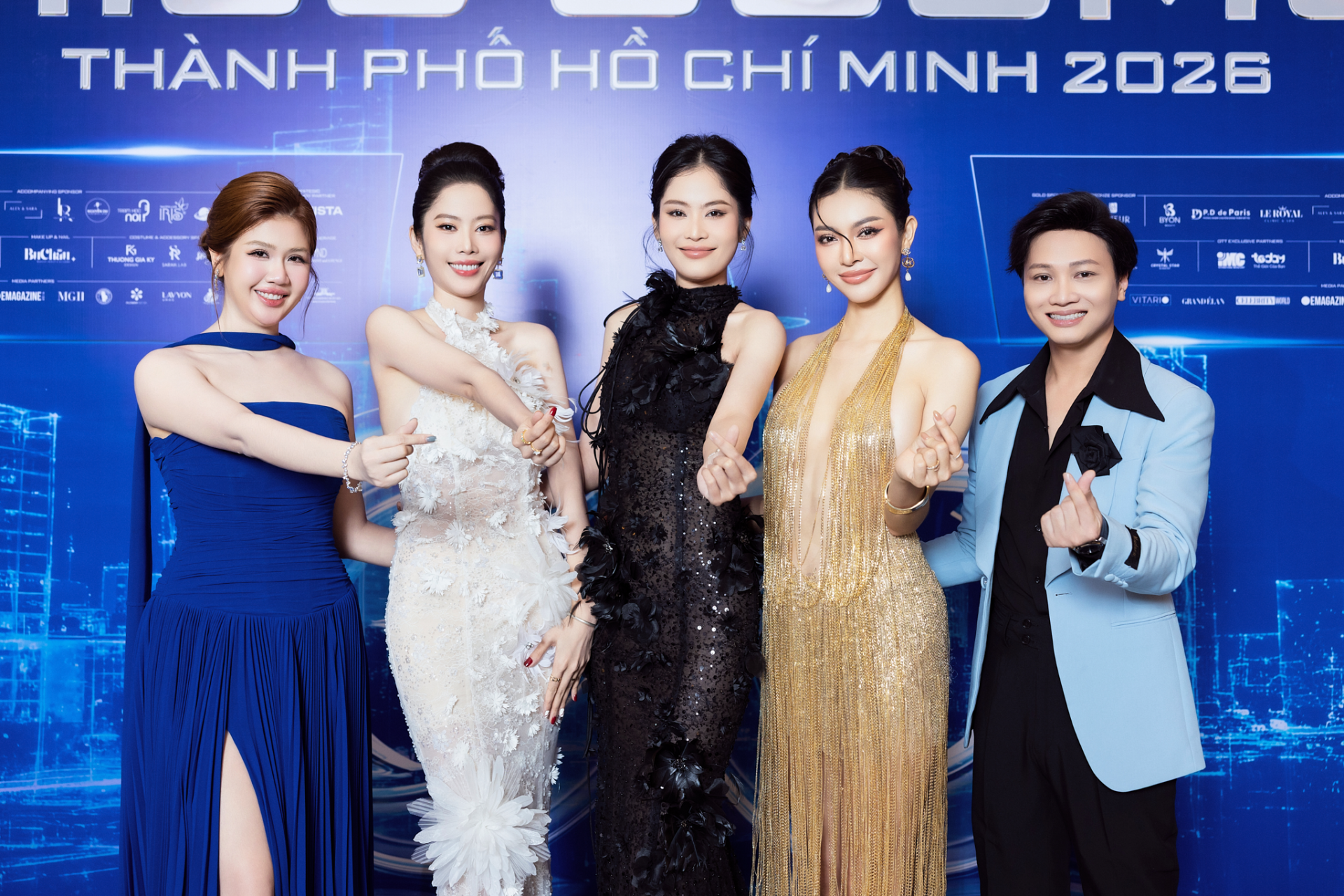 Phương Đài - Nam Em - Nam Anh - Thiên Hương - Vũ Thái