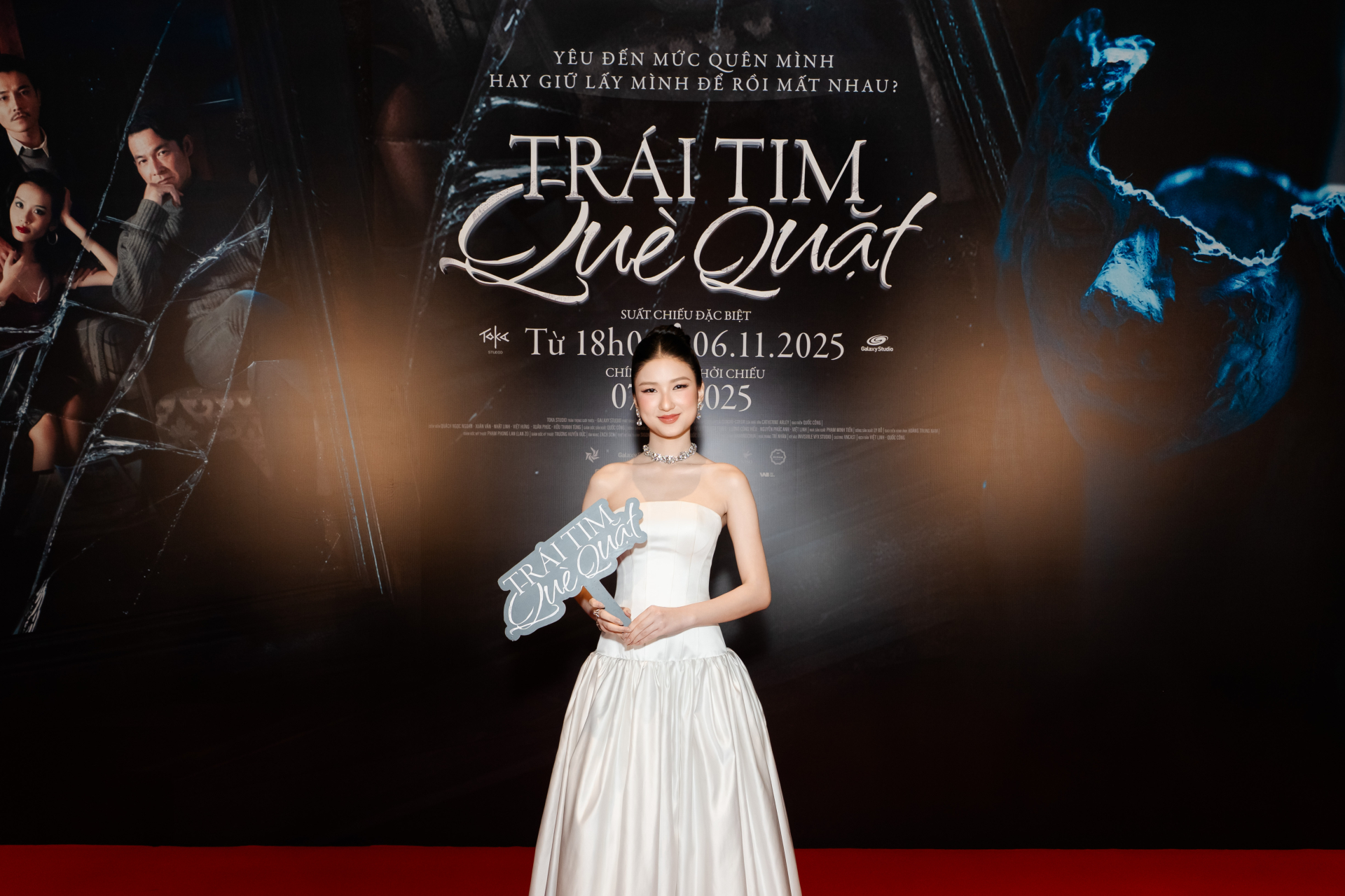 Dàn sao đổ bộ thảm đỏ 'Trái tim què quặt'. Ảnh: Ban tổ chức