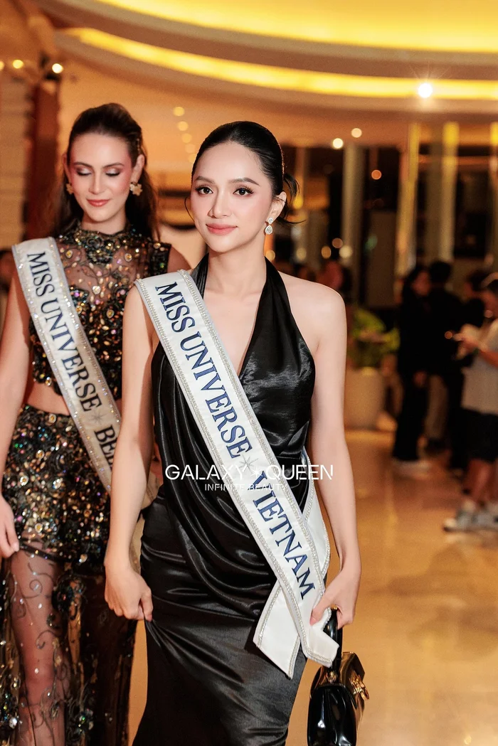 Hương Giang được nhận xét chỉn chu về trang phục, make up trong những ngày đầu tại Miss Universe 2025. Ảnh: Galaxy Queen