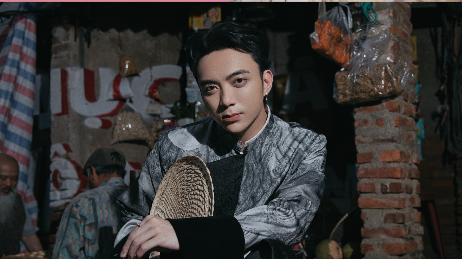 NSND Huỳnh Tú xúc động và tự hào về SOOBIN: 'MV Mục Hạ Vô Nhân là món quà trả ơn dành cho bố” - ảnh 4