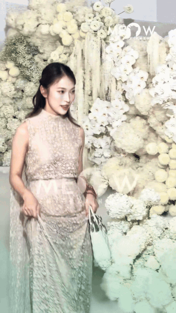 Khoảnh khắc chàng trai xuất hiện chung với Khánh Vy khiến nhiều người thắc mắc