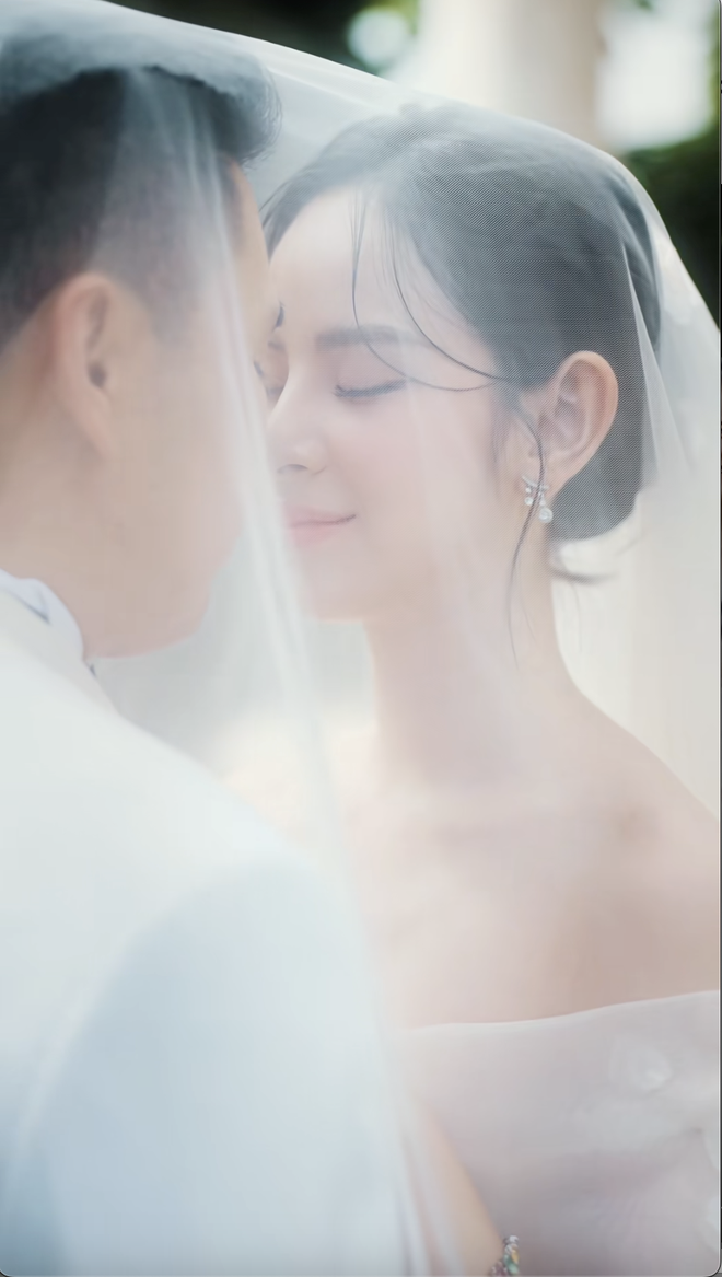 Chú rể là thiếu gia con nhà gia thế.