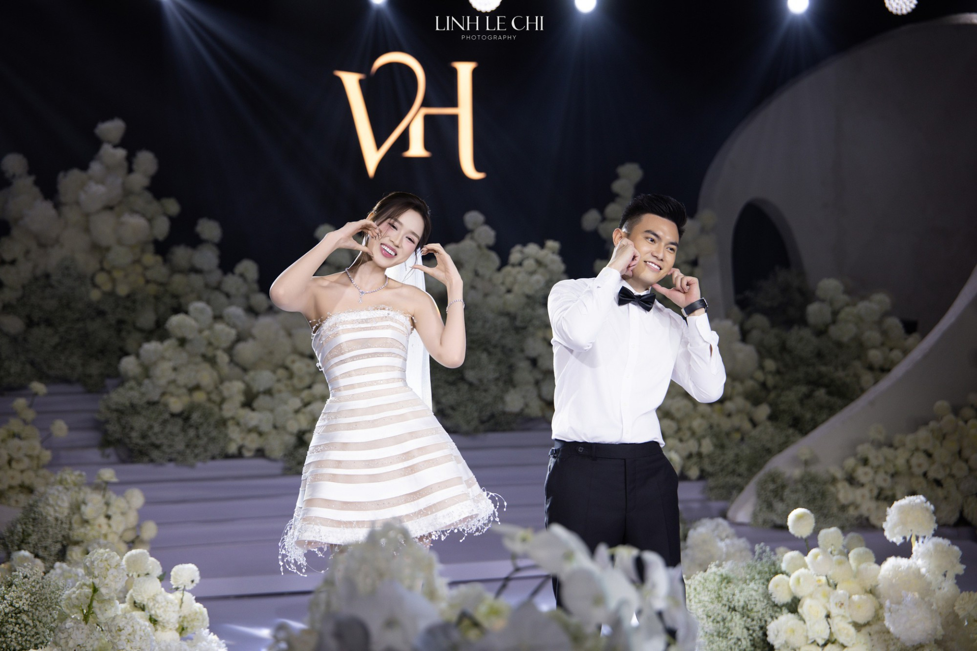 Khoảnh khắc dễ thương của cặp đôi uyên ương. Ảnh: Linh Lê Chí