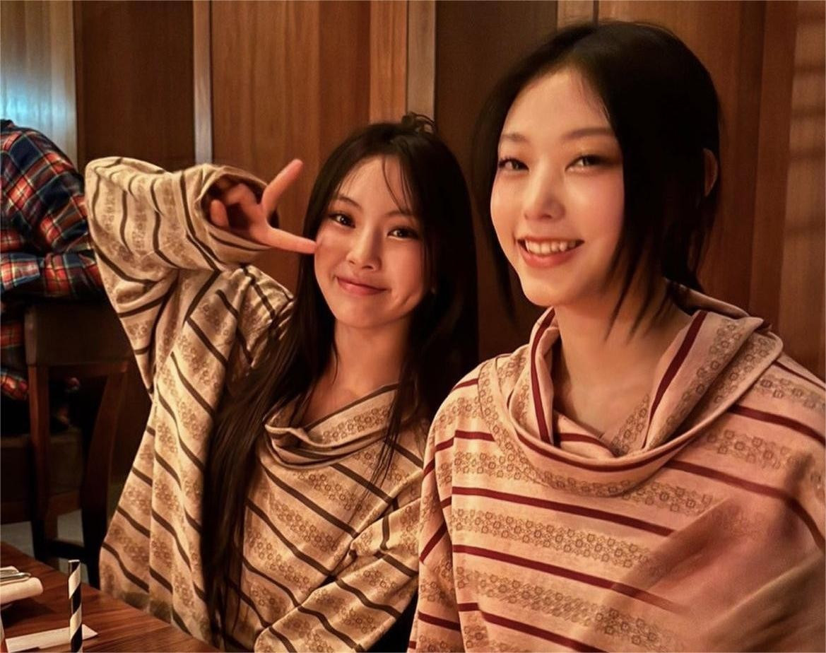 Hyein và Haerin - hai em út của NewJeans là những người đầu tiên 'quay xe'.