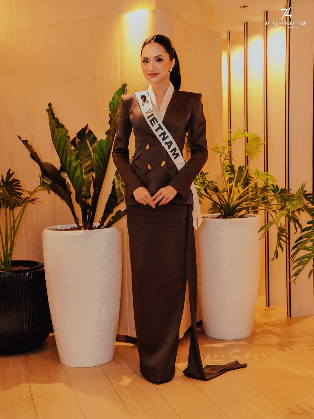 Hương Giang bước vào phần thi Phỏng vấn kín của Miss Universe 2025 vào ngày 15/11