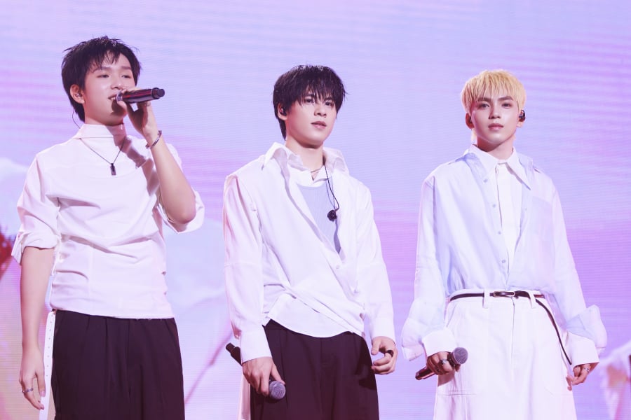 “Khóc cùng em” của bộ ba Tân Binh Toàn Năng dẫn đầu thảo luận 24 giờ, thẳng tiến Top trending Videos Việt Nam - ảnh 1