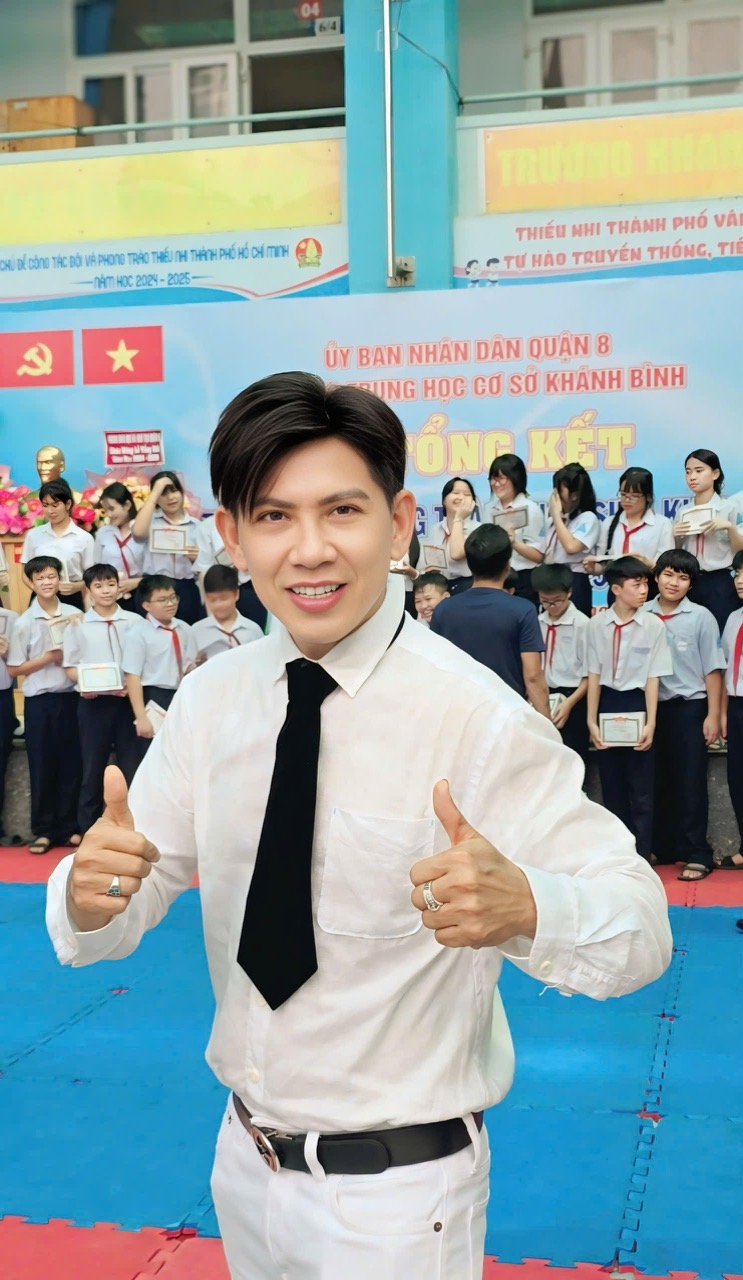 Ca sĩ, thầy giáo Mai Tuấn và hành trình giữ lửa âm nhạc từ đồng lương đứng lớp - ảnh 2