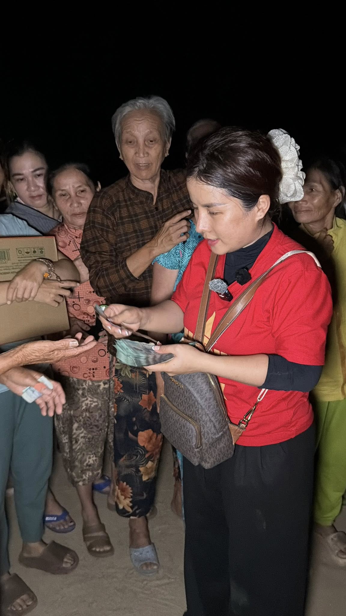 Bà Nhân Vlog khẳng định minh bạch và tự bỏ tiền cá nhân thực hiện từ thiện - ảnh 4