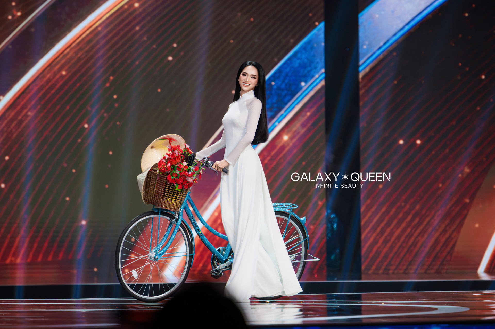 Ngô Mạnh Đông Đông tiết lộ bộ trang phục dân tộc “độc nhất vô nhị” của Hương Giang tại Miss Universe Vietnam - ảnh 3