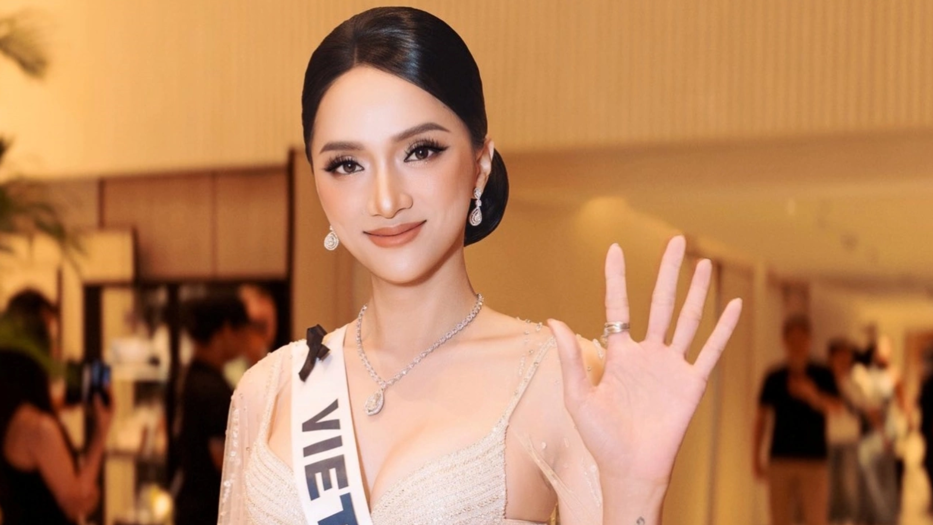 Thí sinh Việt Nam Hương Giang không lọt vào top 30