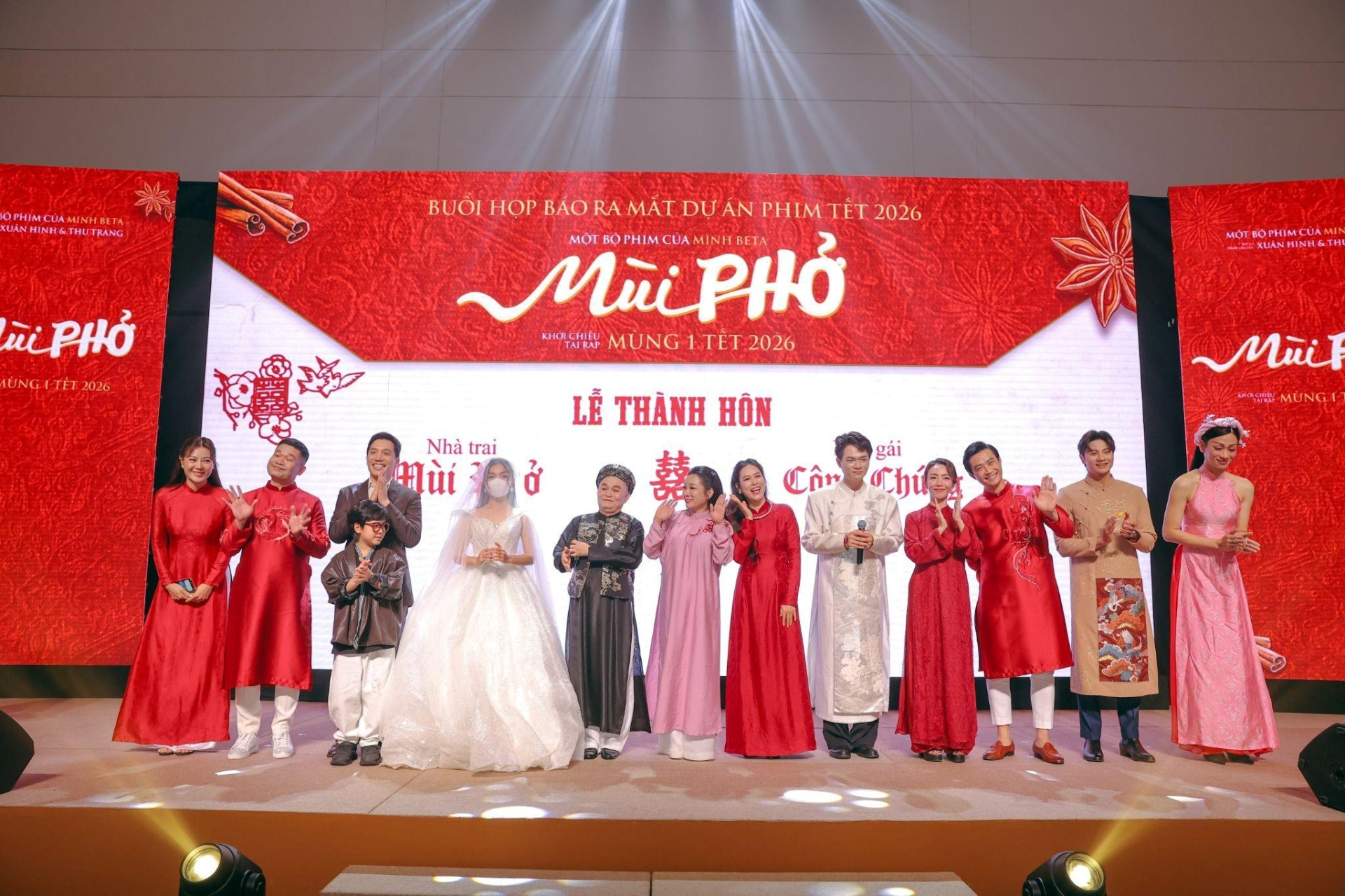 Không gian sự kiện được thiết kế như một đám cưới truyền thống