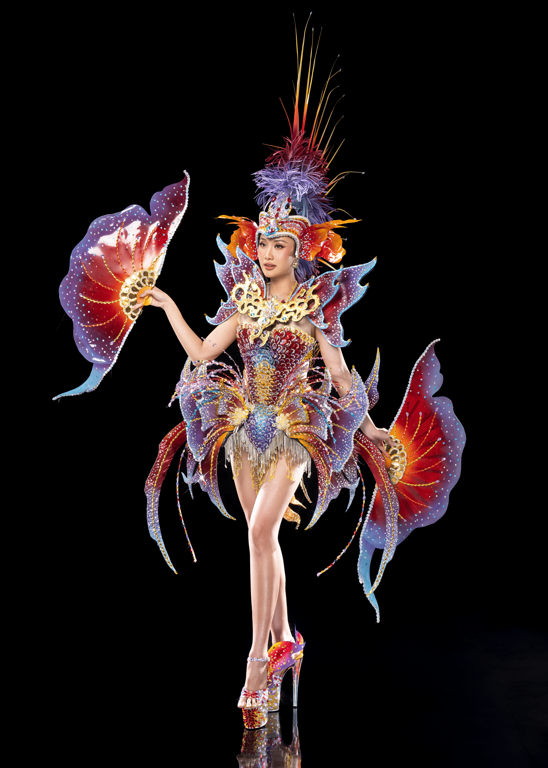 Hoa hậu Phương Linh ra mắt trang phục Carnival lấy cảm hứng từ “Cá chép hóa rồng” - ảnh 1