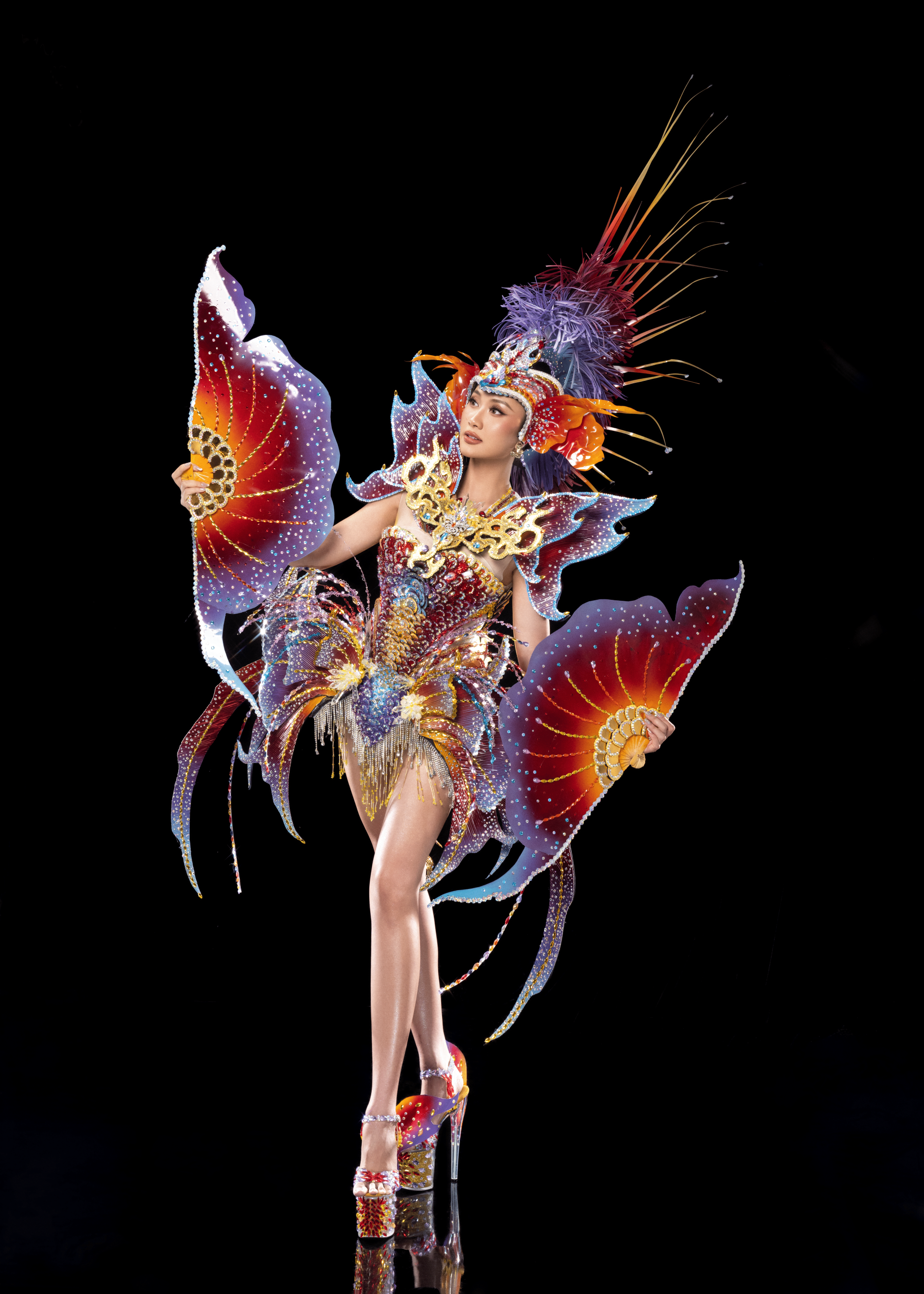 Hoa hậu Phương Linh ra mắt trang phục Carnival lấy cảm hứng từ “Cá chép hóa rồng” - ảnh 2