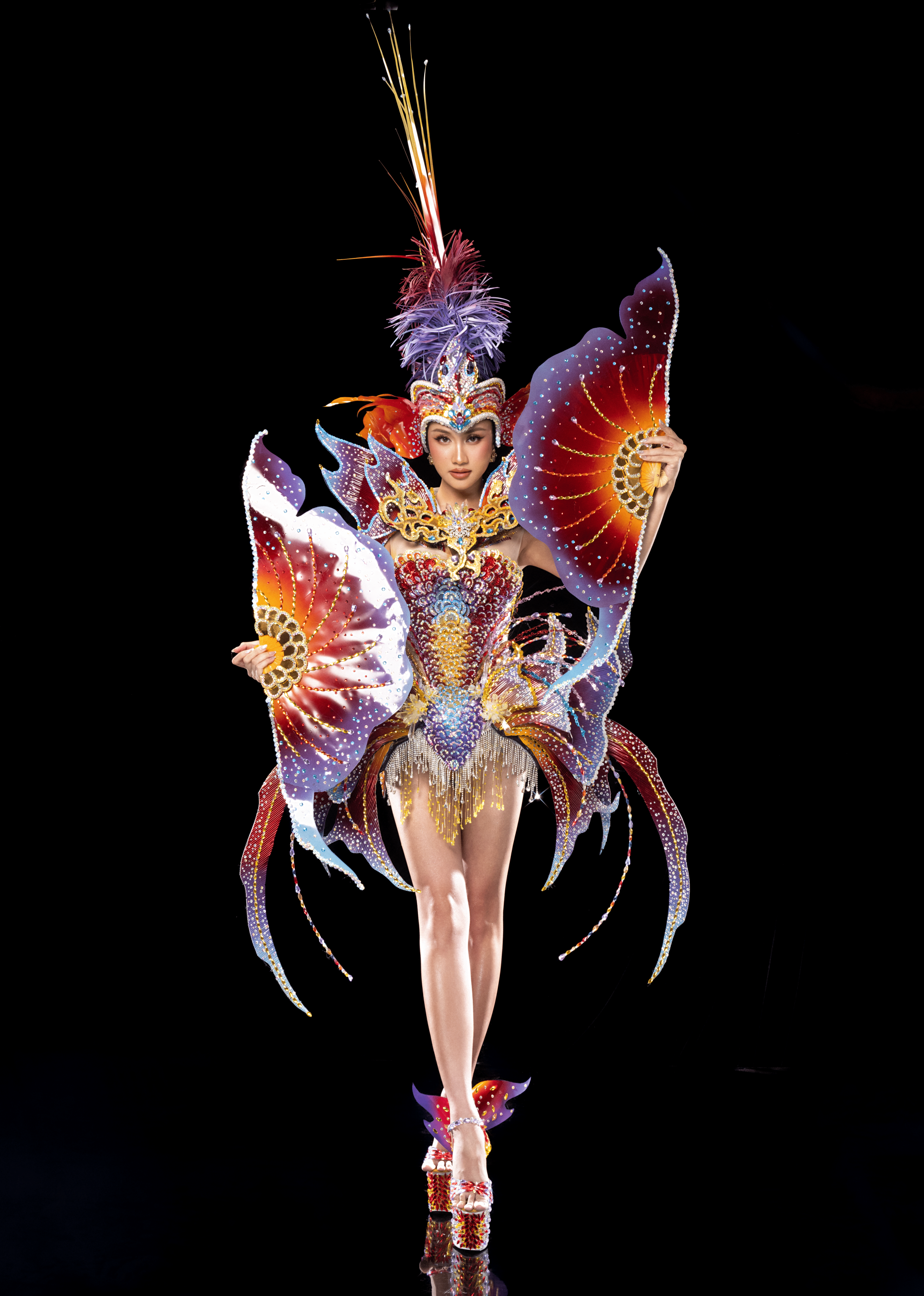 Hoa hậu Phương Linh ra mắt trang phục Carnival lấy cảm hứng từ “Cá chép hóa rồng” - ảnh 3