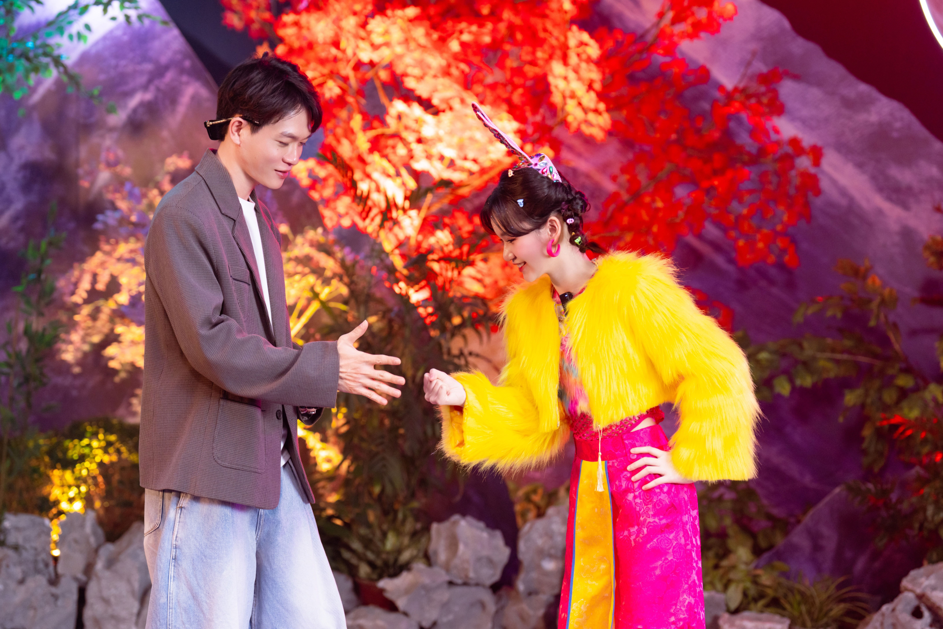 Nhạc sĩ Tuấn Cry và ca sĩ nhí Kim Cương thổi hồn dân gian vào MV “Oẳn tù tì” - ảnh 2