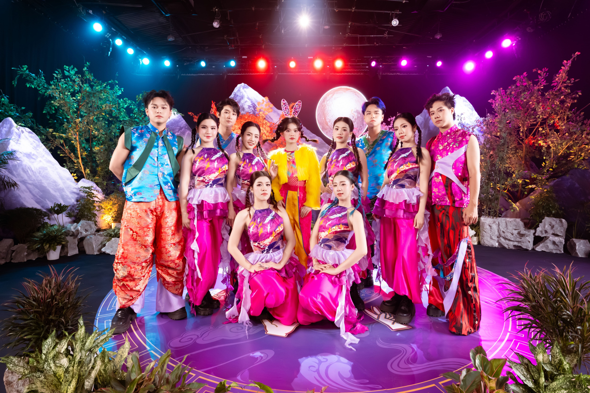 Nhạc sĩ Tuấn Cry và ca sĩ nhí Kim Cương thổi hồn dân gian vào MV “Oẳn tù tì” - ảnh 3