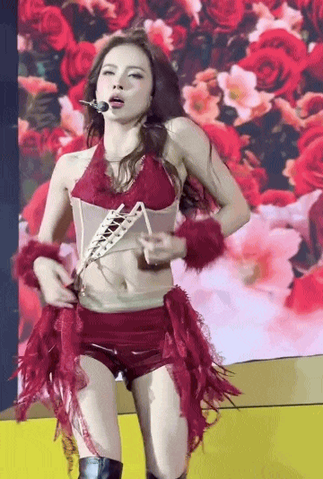 Vũ đạo cực cháy của cô nàng