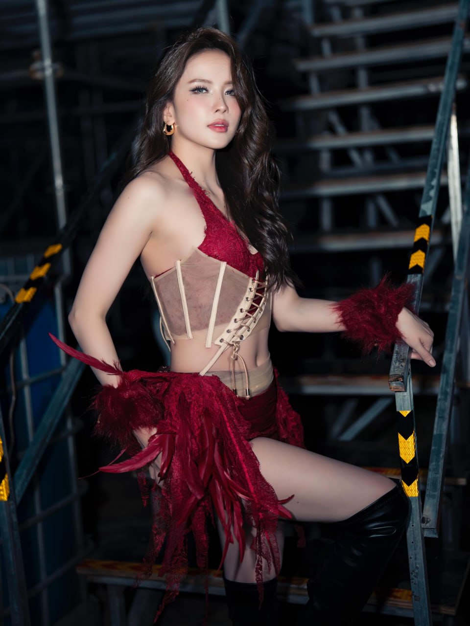 Nóng mắt với Thiều Bảo Trâm: Visual bùng nổ, phong cách gợi cảm - ảnh 8